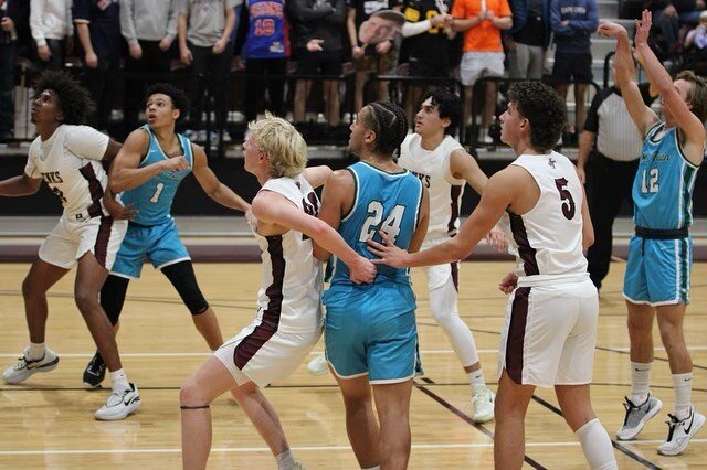 Dubs across the board for Girls and Boy&rsquo;s Varsity Basketball! 🏆🏀 Both teams won against the Edison Eagles, taking the wins for Jenks. What a great way to start the Basketball Season!⛹️&zwj;♀️⛹️&zwj;♂️
📸: @reese.wats @ellie.freeman04 
#jhstro