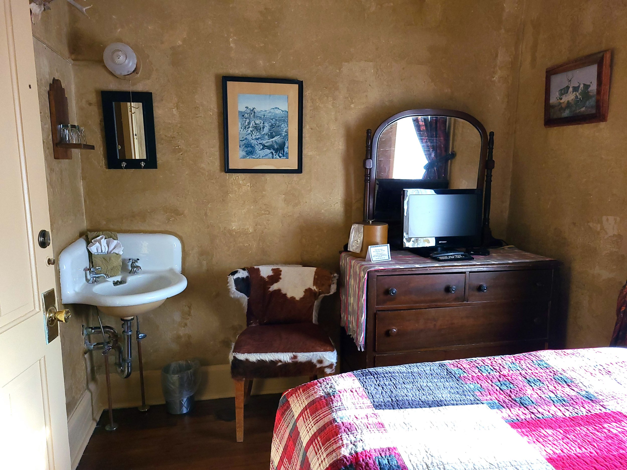 bunkhouse-bedroom2-bureau.jpg