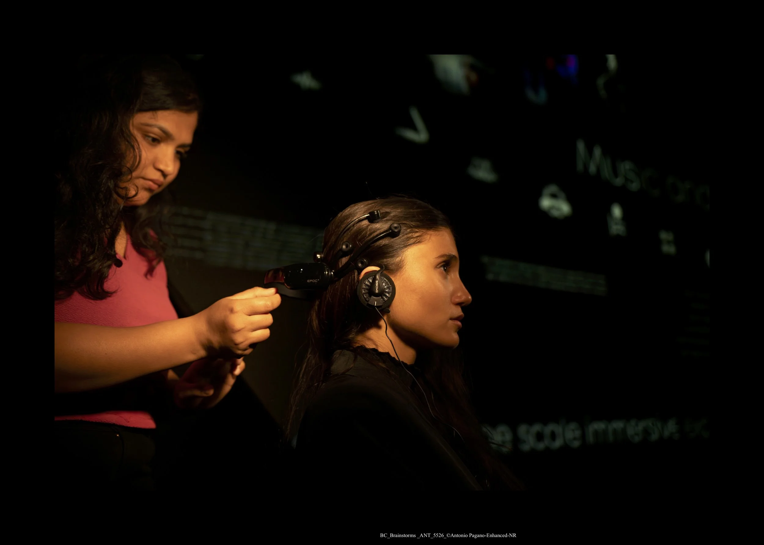 An EEG brain data collection facilitator setting up a participant for the Brainstorms live event at Frameless in June 2024.
Photo: Antonio Pagano