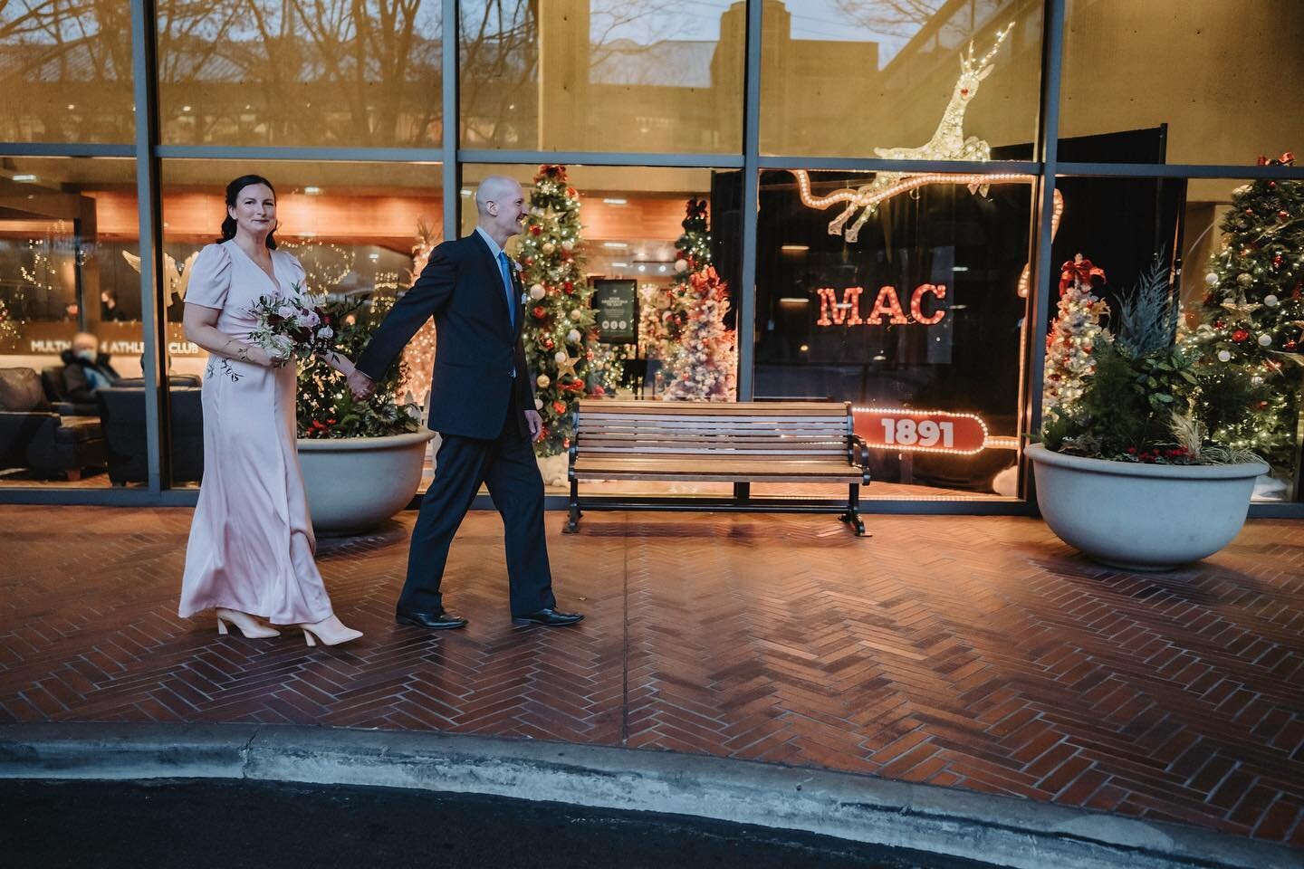 Definitely going to post more from this wedding I did back in December, but I wanted to make sure I didn&rsquo;t miss Wide Shot Wednesday! And would you look at that?? Another walking shot!

#wideshotwednesday #photography #photographer #wedding #wed