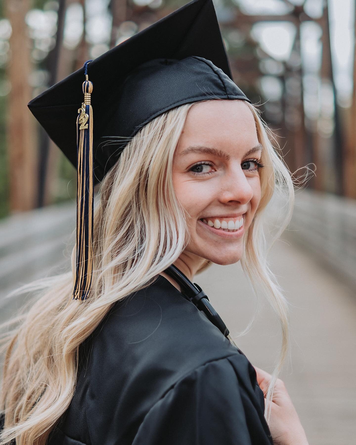 It&rsquo;s that time of year again, grad season!! If you or someone you know is graduating and wants to celebrate with a personal gallery of photos, then contact me!
I would love to capture such an achievement! 😁

Congratulations to @livhowie_ and a