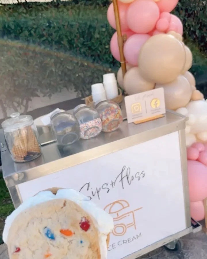 &ldquo;I May not be able to turn water into wine but I can turn Ice Cream into breakfast&rdquo;🍦💁🏽&zwj;♀️😂
.
.
Ice Cream cookies sandwich&hellip;my new obsession! Any flavor, any cookie, yum!😍
.
.
Garland: @issaballoonparty