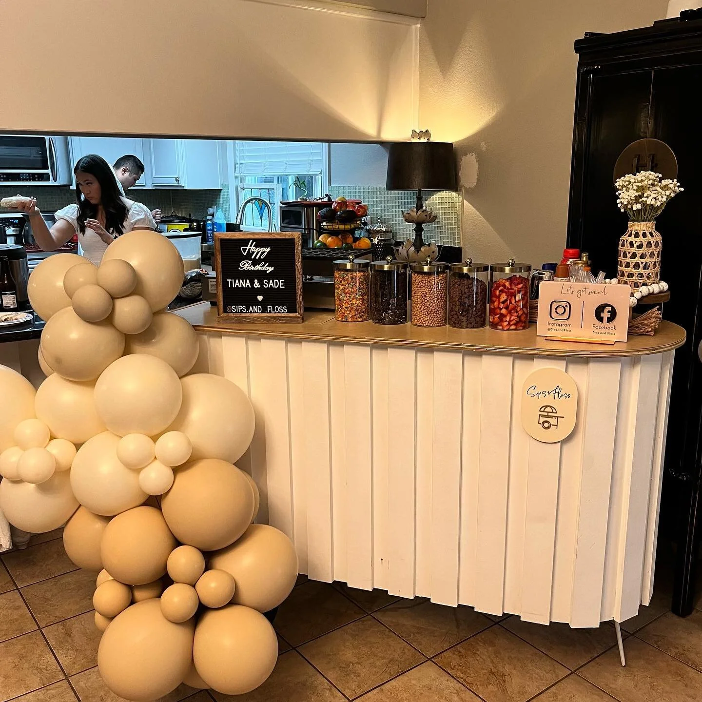 The rain didn&rsquo;t stop this party! Mini Pancakes to celebrate the sweetest twins turning 18!✨
.
.
So fun &amp; so yummy! Thank you for having us🫶🏽
.
Garland: @issaballoonparty