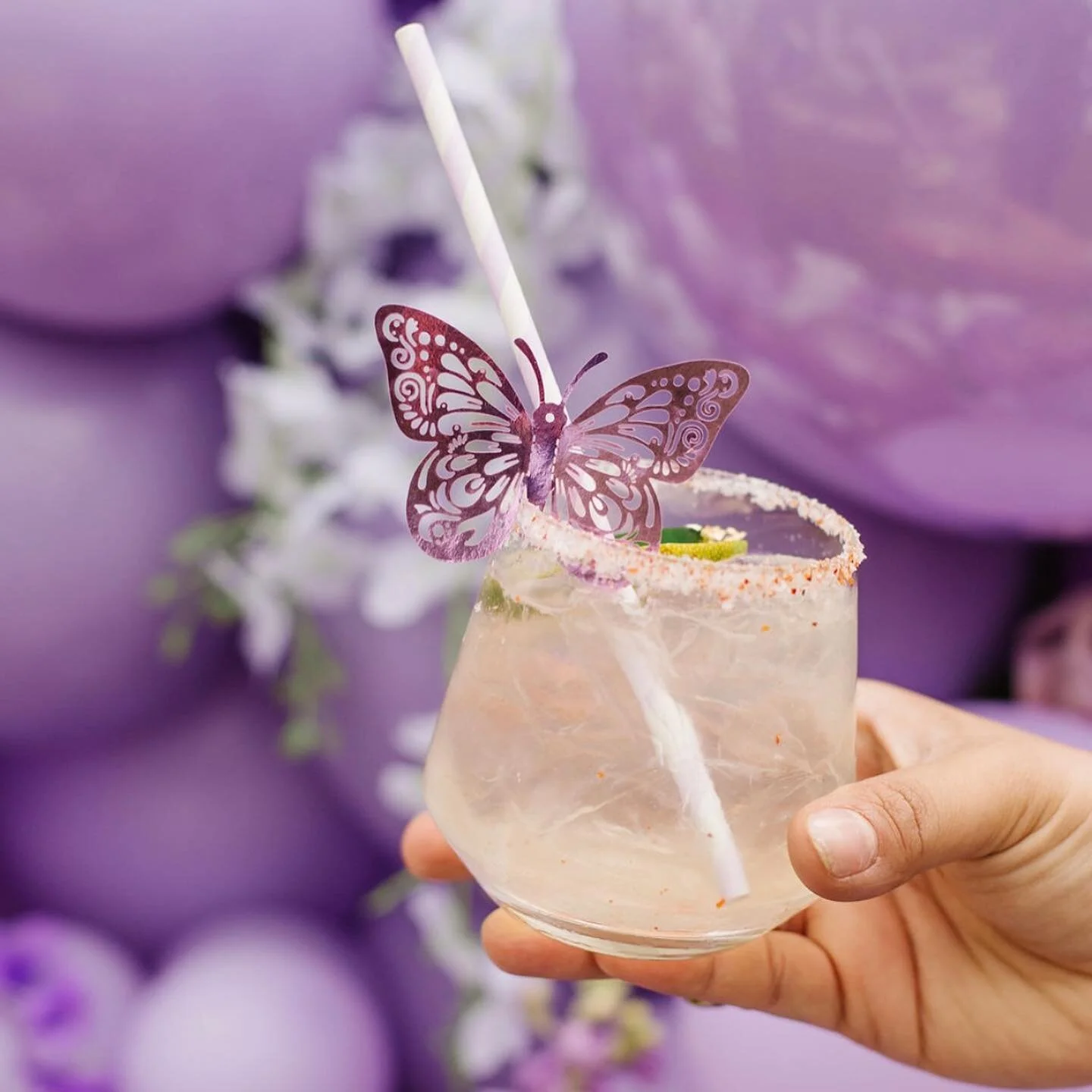 I like a tasty Cocktail but i LOVEEEE a Pretty &amp; Tasty Cocktail! 💜🥂
.
.

Event Planning &amp; Design: @hisandhers_events
Balloons + Garlands: @craftyhandsbychavis 
Kids Farm Tables + Crossback Chairs: @bayareakidrentals 
Florals + Hanging Chand