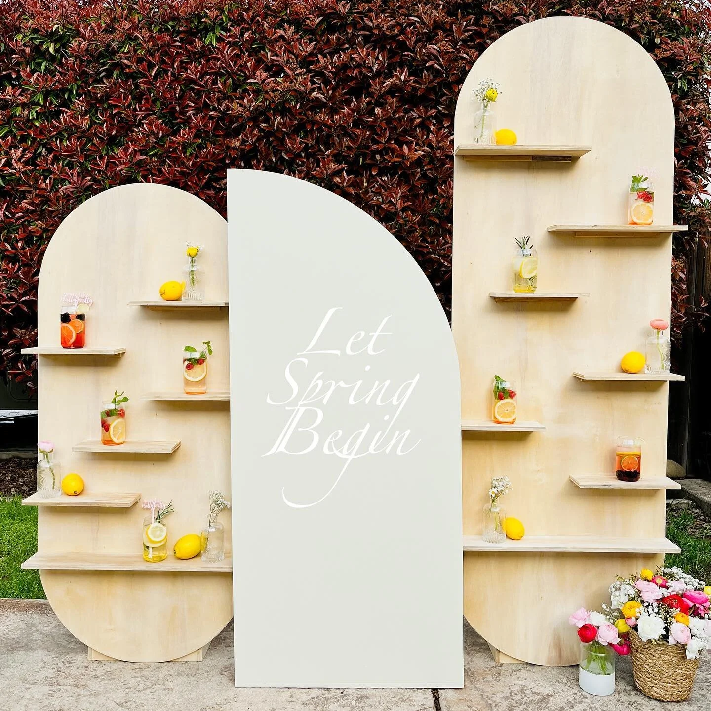 NEW ITEM ALERT🚨 
.
Our New Trio Multi-use displays are here! These beauties are available now, customizable center panel and freestanding displays!✨
.
I spy some delicious drinks too😋
.
Acrylic Stir sticks: @floraldust_