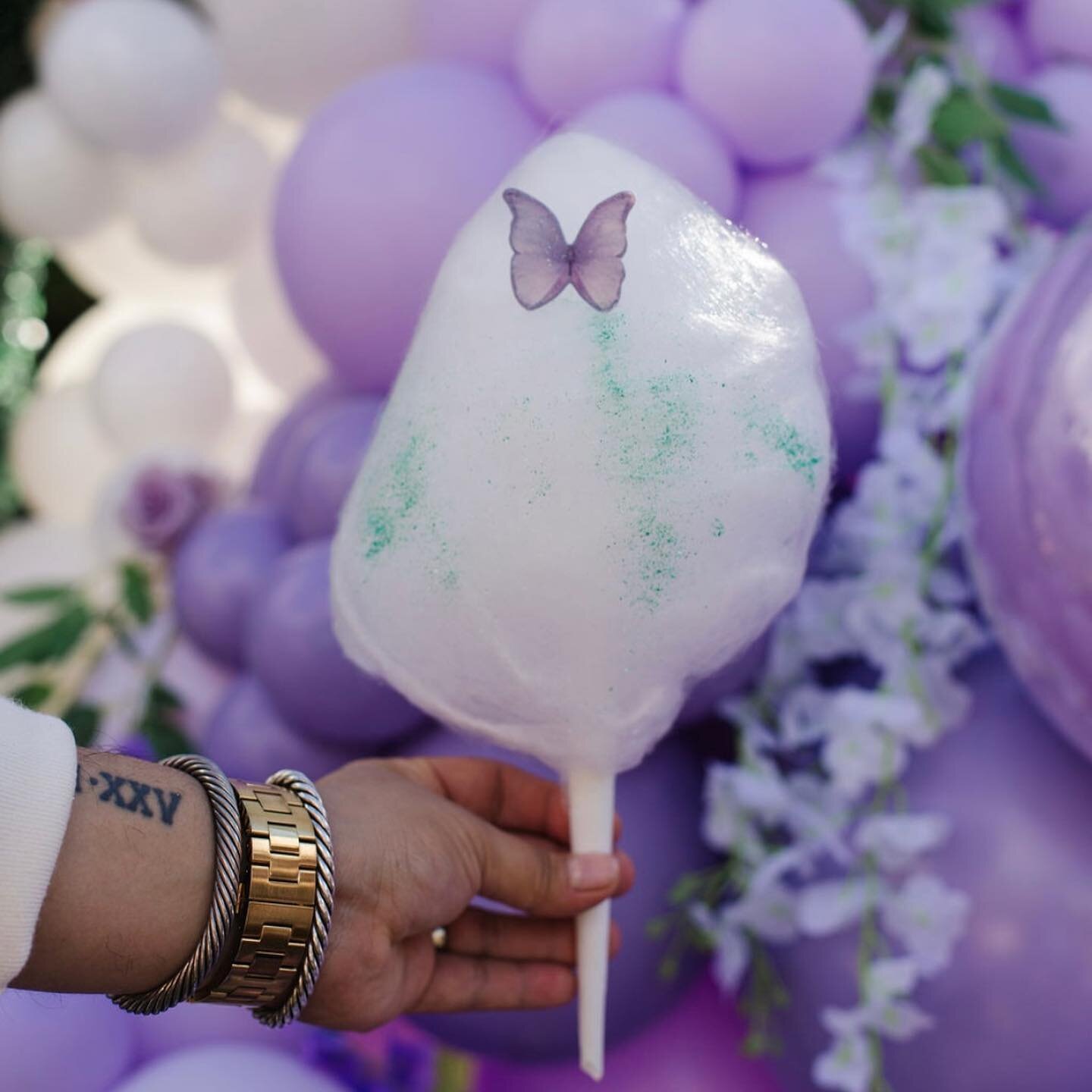 There&rsquo;s nothing a little Magic &amp; Cotton Candy cant fix&hellip;ask Tinkerbell!✨🤍
.
.
.

Event Planning &amp; Design: @hisandhers_events
Balloons + Garlands: @craftyhandsbychavis 
Kids Farm Tables + Crossback Chairs: @bayareakidrentals 
Flor