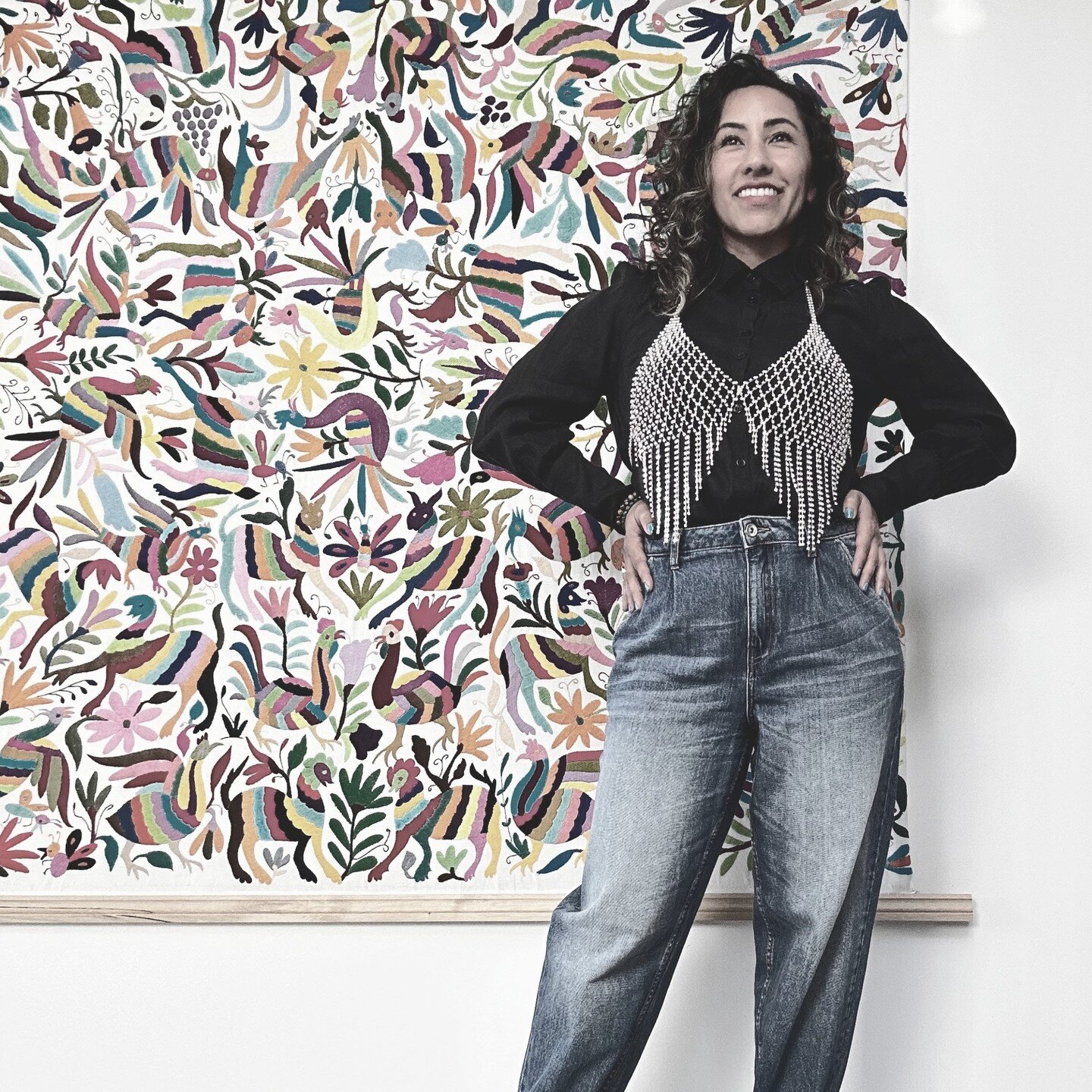 😊 This post is not about fashion, is about one of the most powerful tools in communication. Your smile!

Smiles are capable of conveying a wide range of messages and enhancing our personal interactions - it stimulates emotional responses.

I smile w