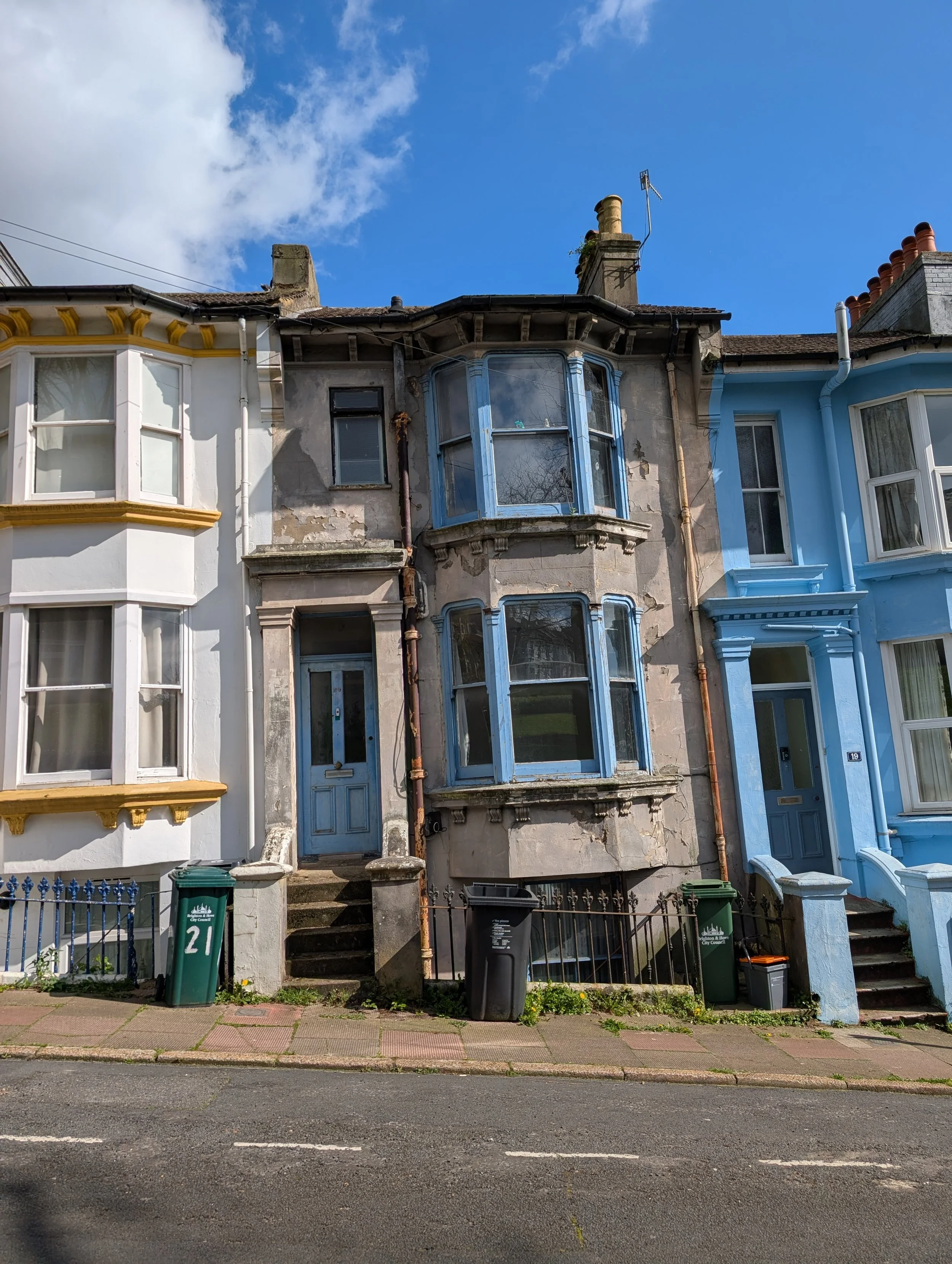 Really rundown front of terraced house