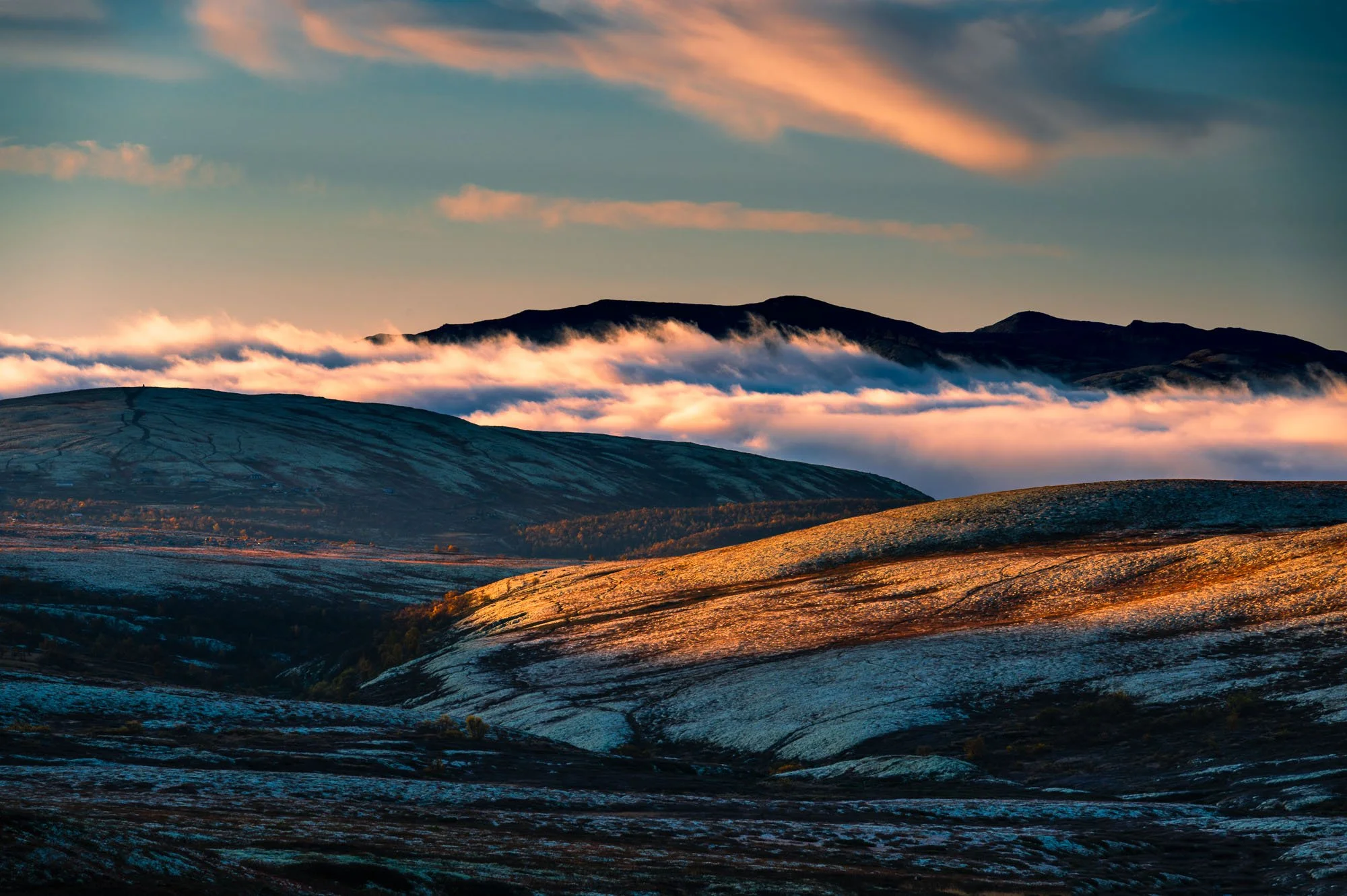 Wild camping in Rondane, some problems on the way, but get a great sunrise and fog inversion