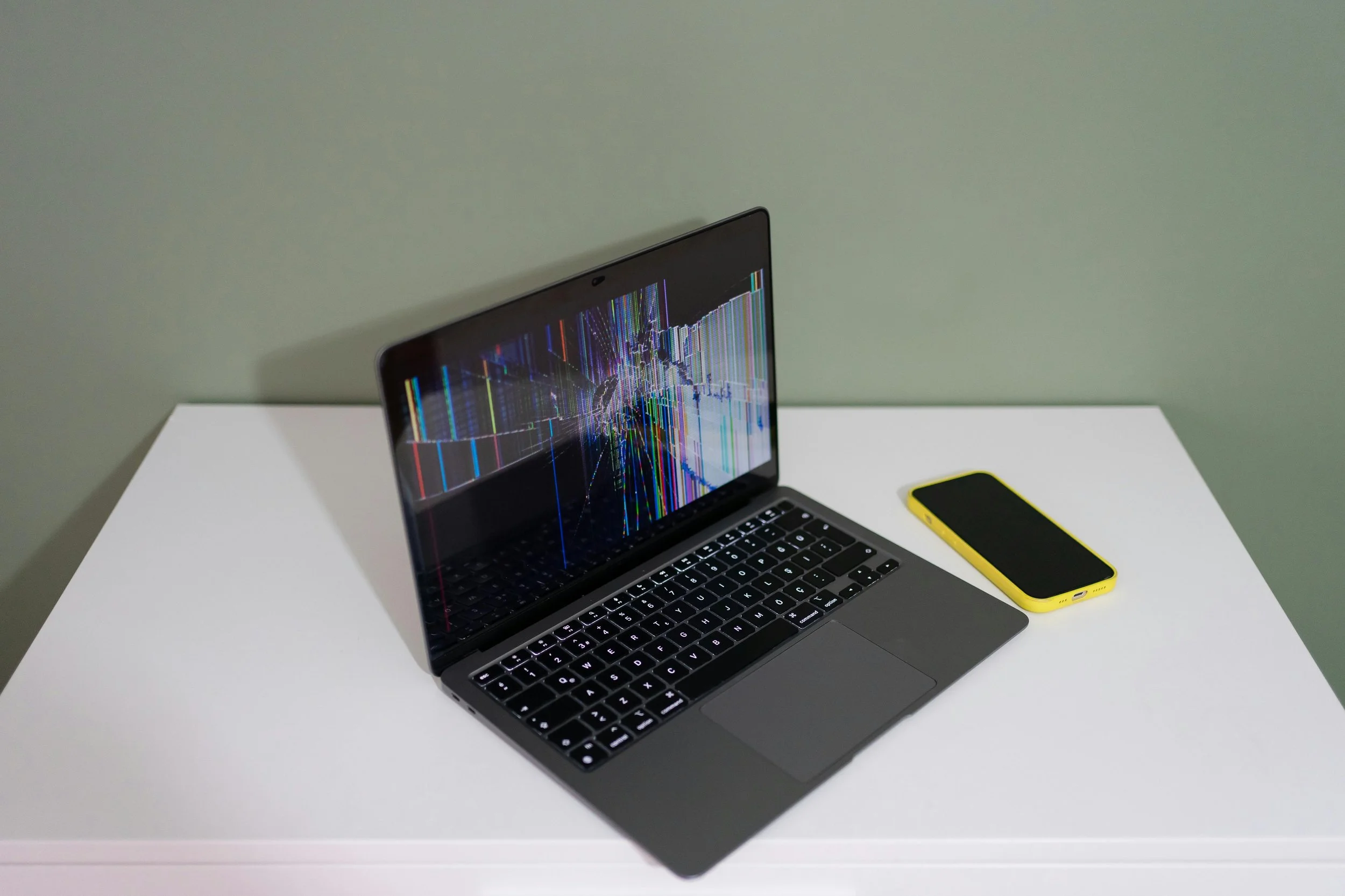 Cracked Screen? Here’s How Phyx Can Fix Your Devices Quickly and Professionally, Springfield, MA Edition