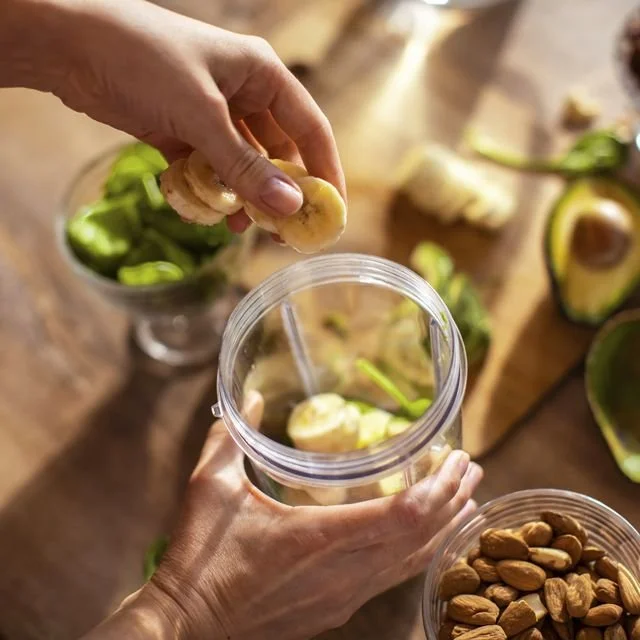 young-woman-making-a-healthy-smoothie-royalty-free-image-1663971874.jpg