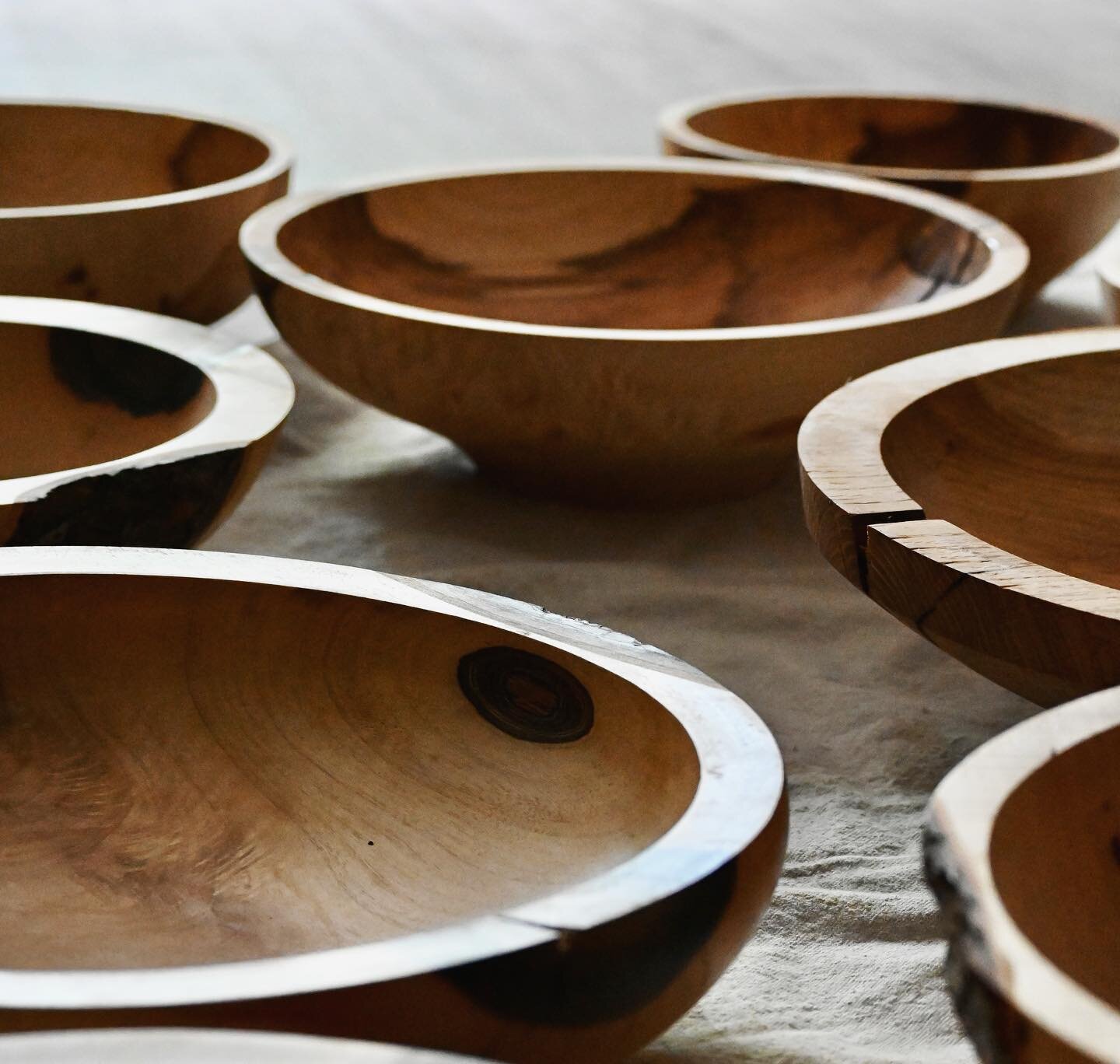 Bowls or Vases? 

I&rsquo;ll have both this weekend 
@utahartsfest June 23-25 

#woodturning #naturalhomedecor #lathework #sustainabledecor #handmadebowls #woodenvase