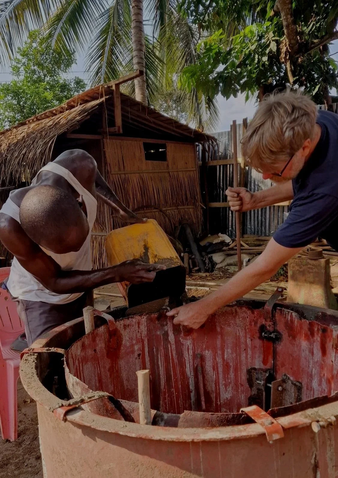 Have you ever had to dig a fresh-water well 9 meters (29 feet) deep? Our GLOBAL VOICE on-the-ground contact has