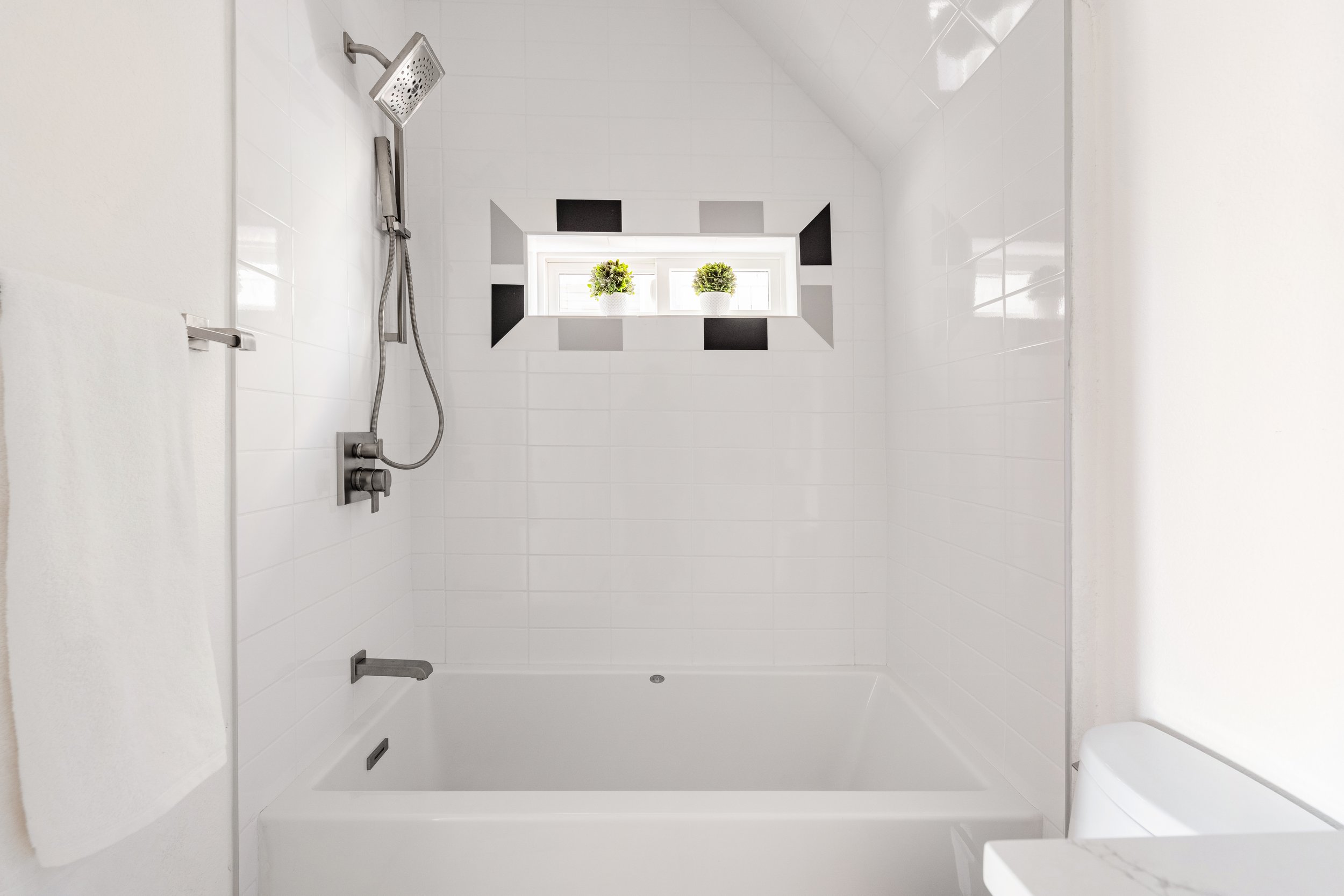 RealEstate-2a384306-5e84-43b0-9d93-a82ec9c31a2c-027.jpg
