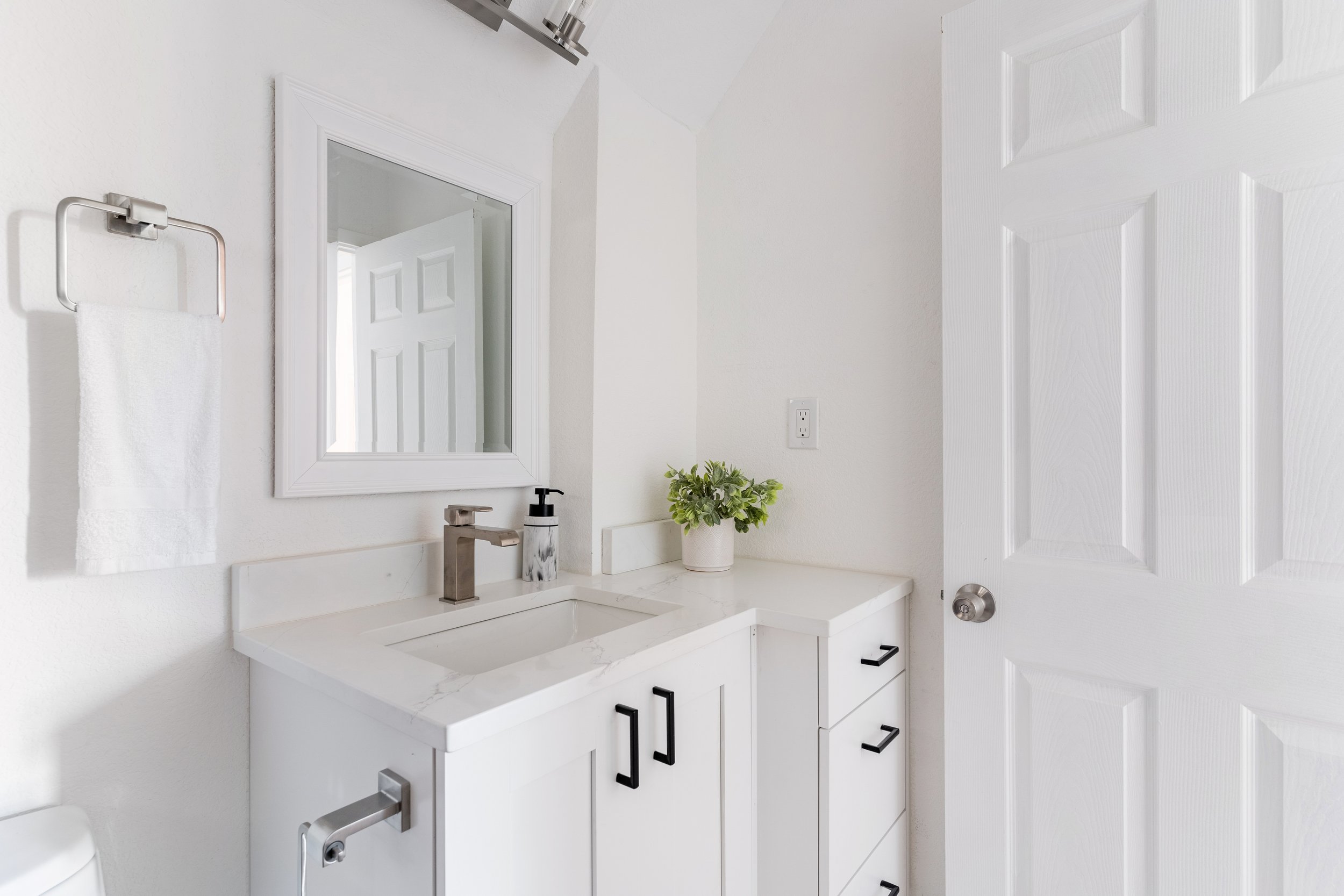 RealEstate-2a384306-5e84-43b0-9d93-a82ec9c31a2c-029.jpg