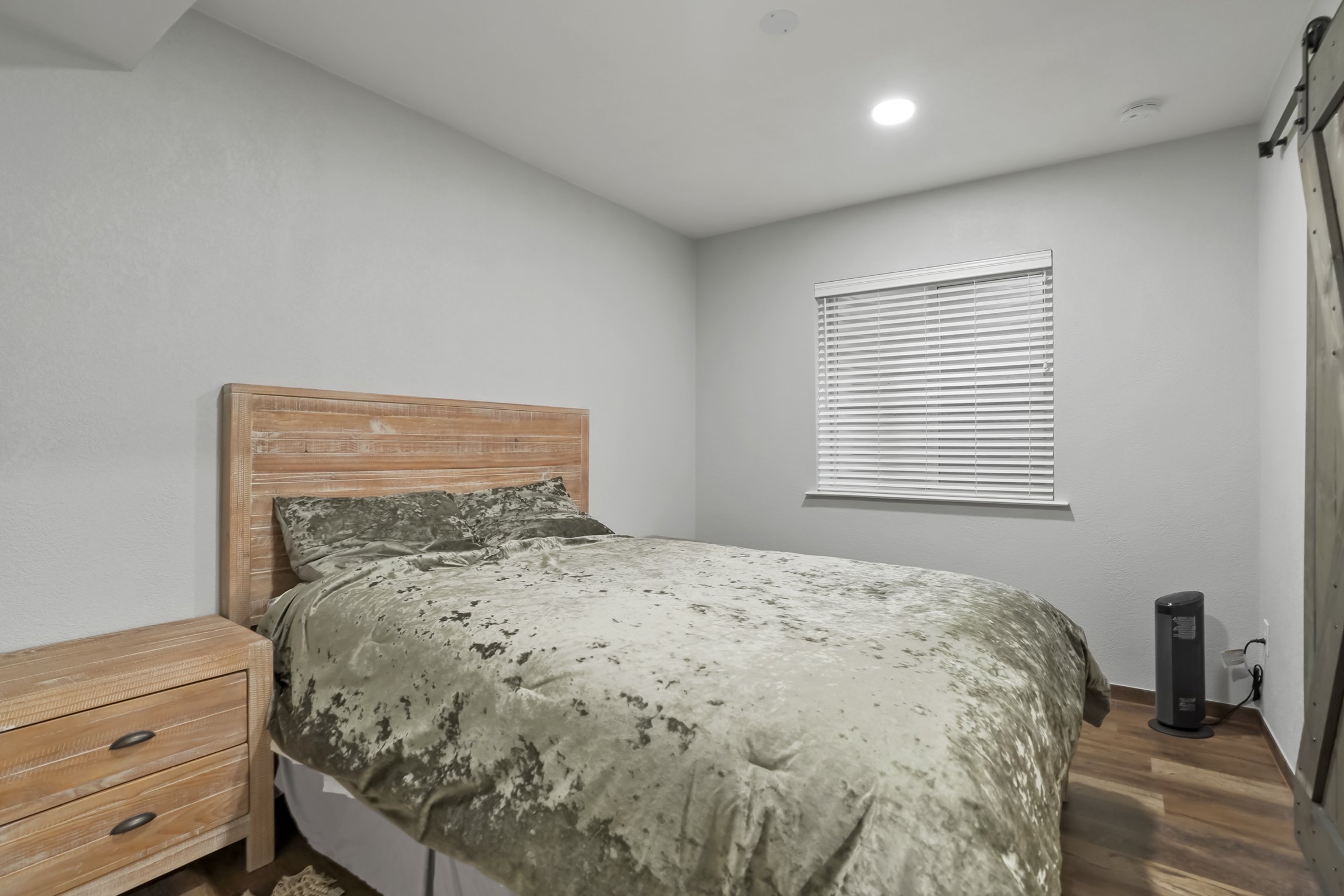 1332 Armstrong Dr-20.jpg