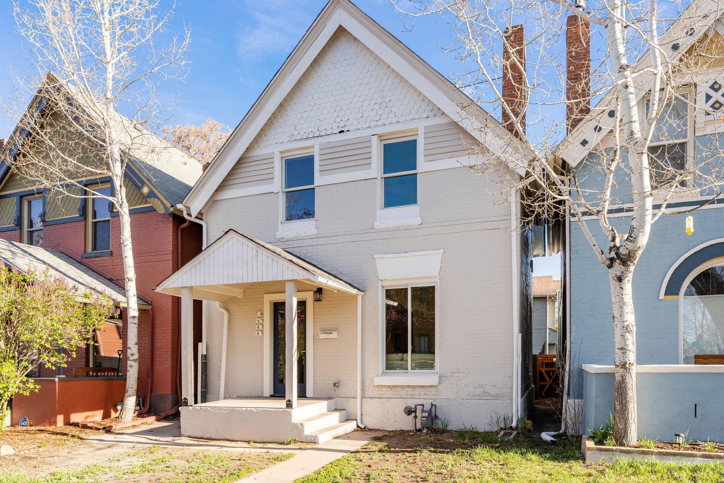 RealEstate-2a384306-5e84-43b0-9d93-a82ec9c31a2c-001.jpg