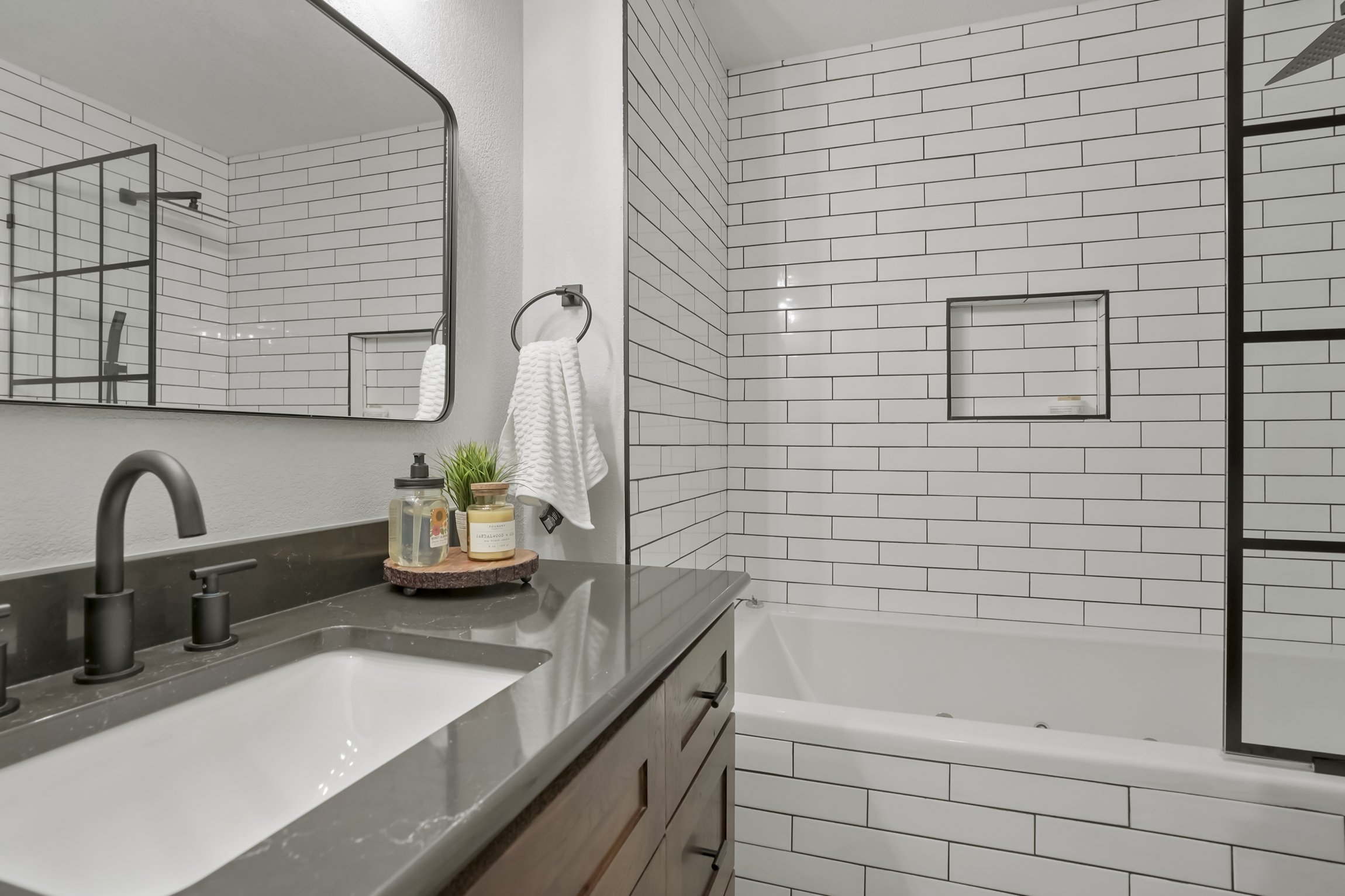 1332 Armstrong Dr-21.jpg
