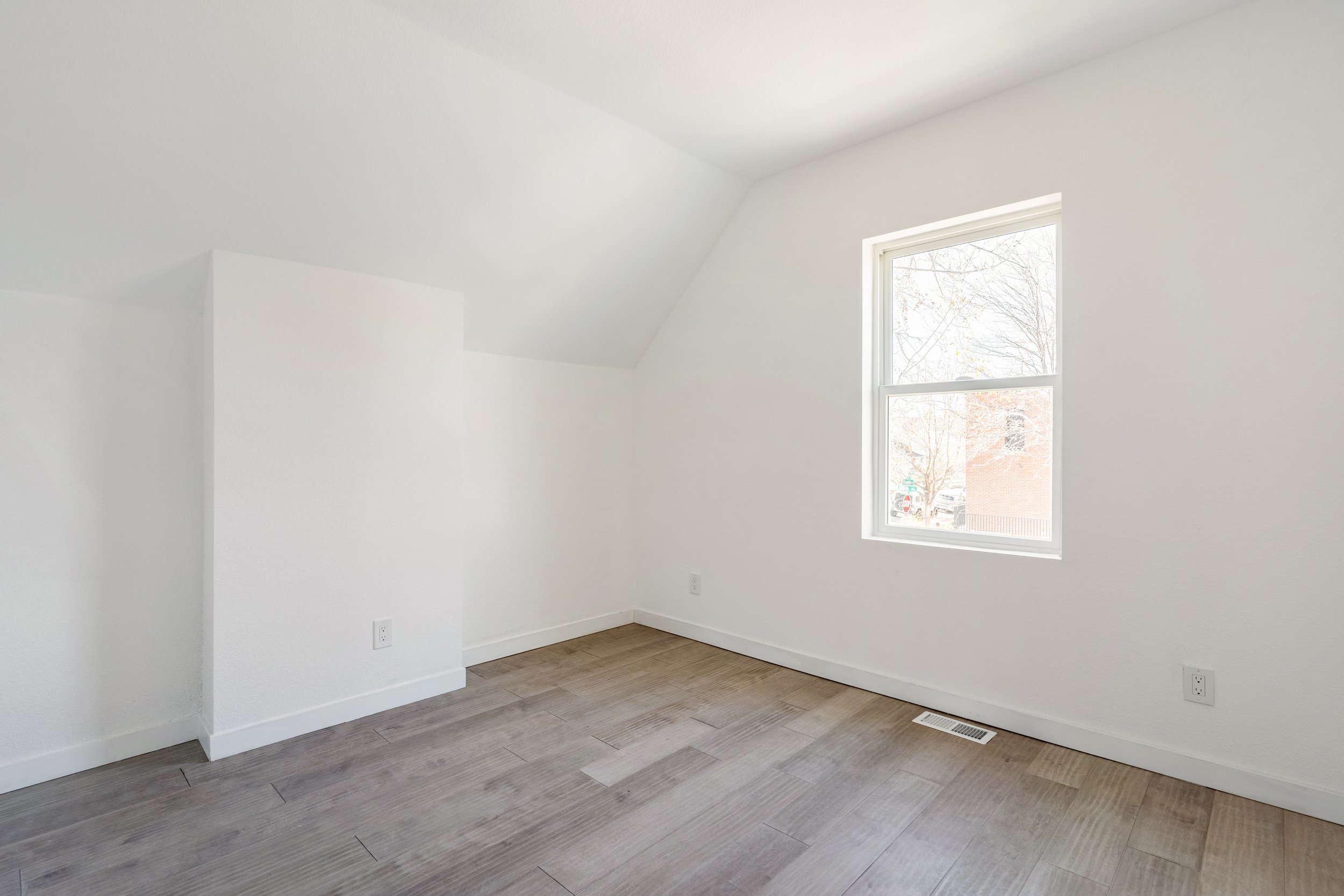 RealEstate-2a384306-5e84-43b0-9d93-a82ec9c31a2c-021.jpg