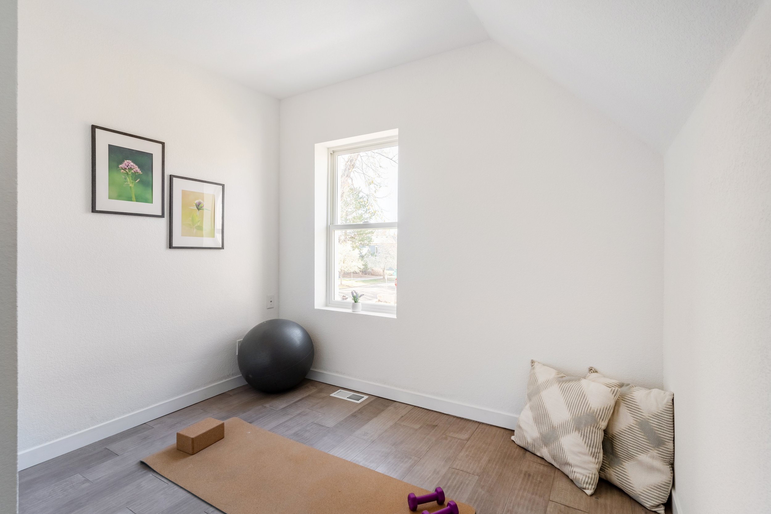 RealEstate-2a384306-5e84-43b0-9d93-a82ec9c31a2c-023.jpg