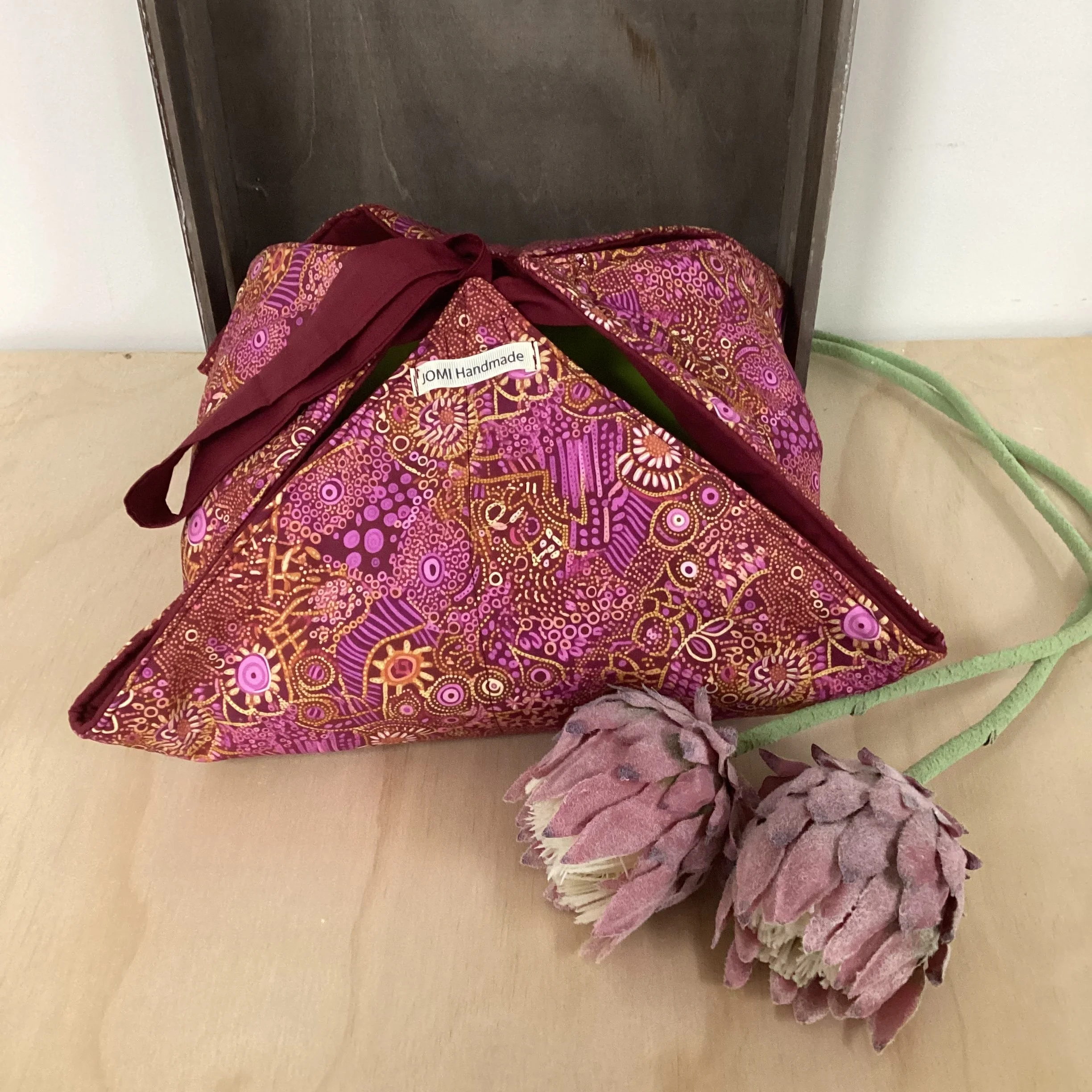 Maroon Dreaming in Circles Casserole Carrier