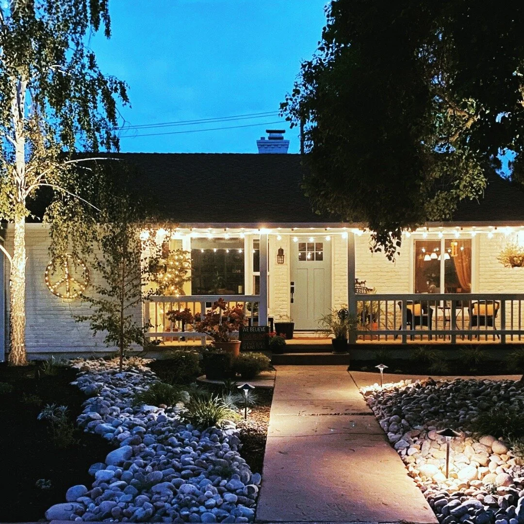 Happy Friday night lights! Cheers to the weekend ahead and warmer weather 🔆 approaching!

#landscapedesign #landscapelighting #landscapelightingdesign #gardenlights #gardenlighting #frontyardlandscaping #bioswales #pathlight #pathlights #lowvoltagel