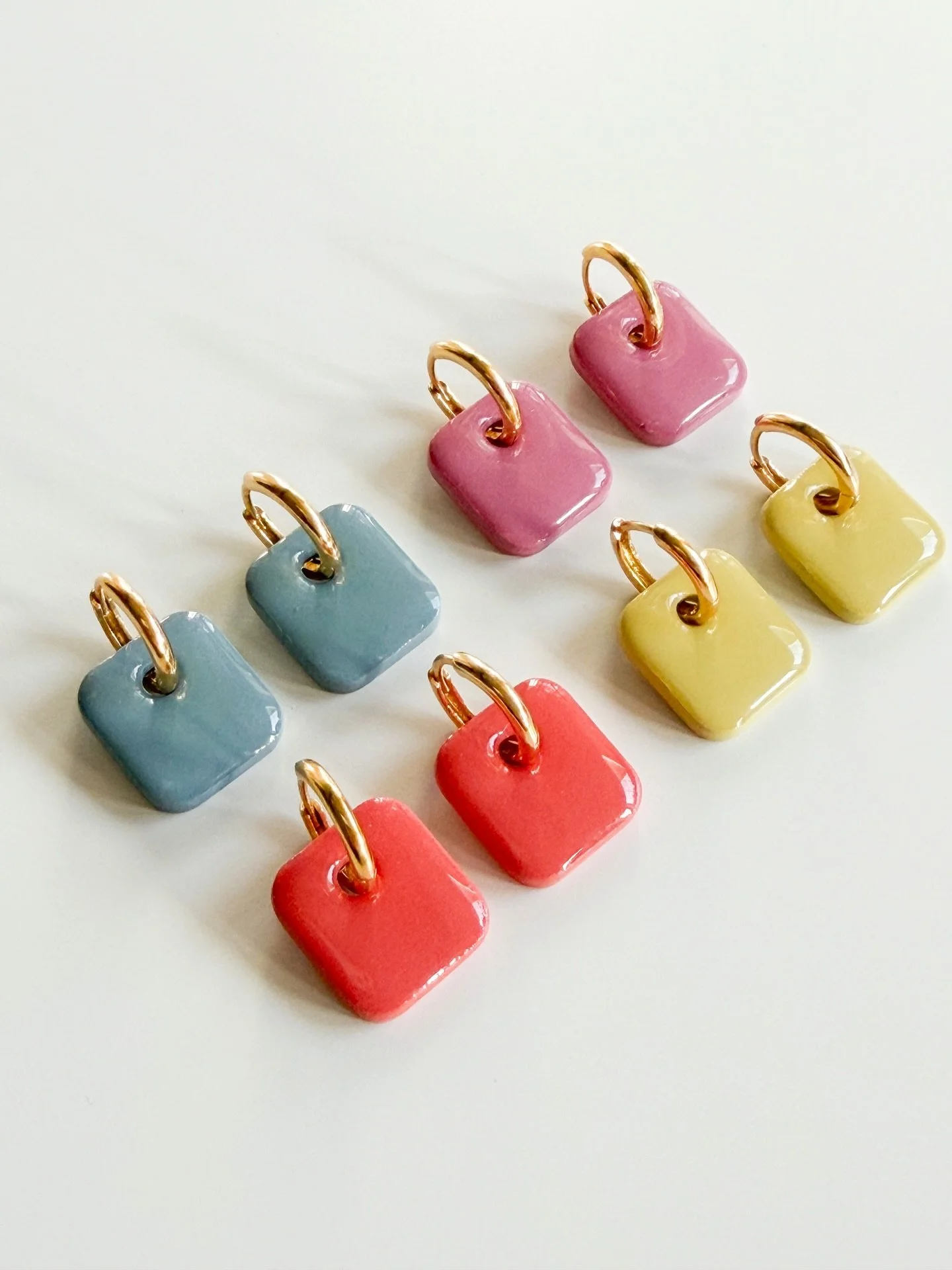 Living for this retro, bright, colour pop palette! 🌈

Winter seems to be sticking around in my hometown but I for one am going to be embracing spring with my outfits and accessories!

Colour Pop Huggies coming to the website this week! Watch my stor