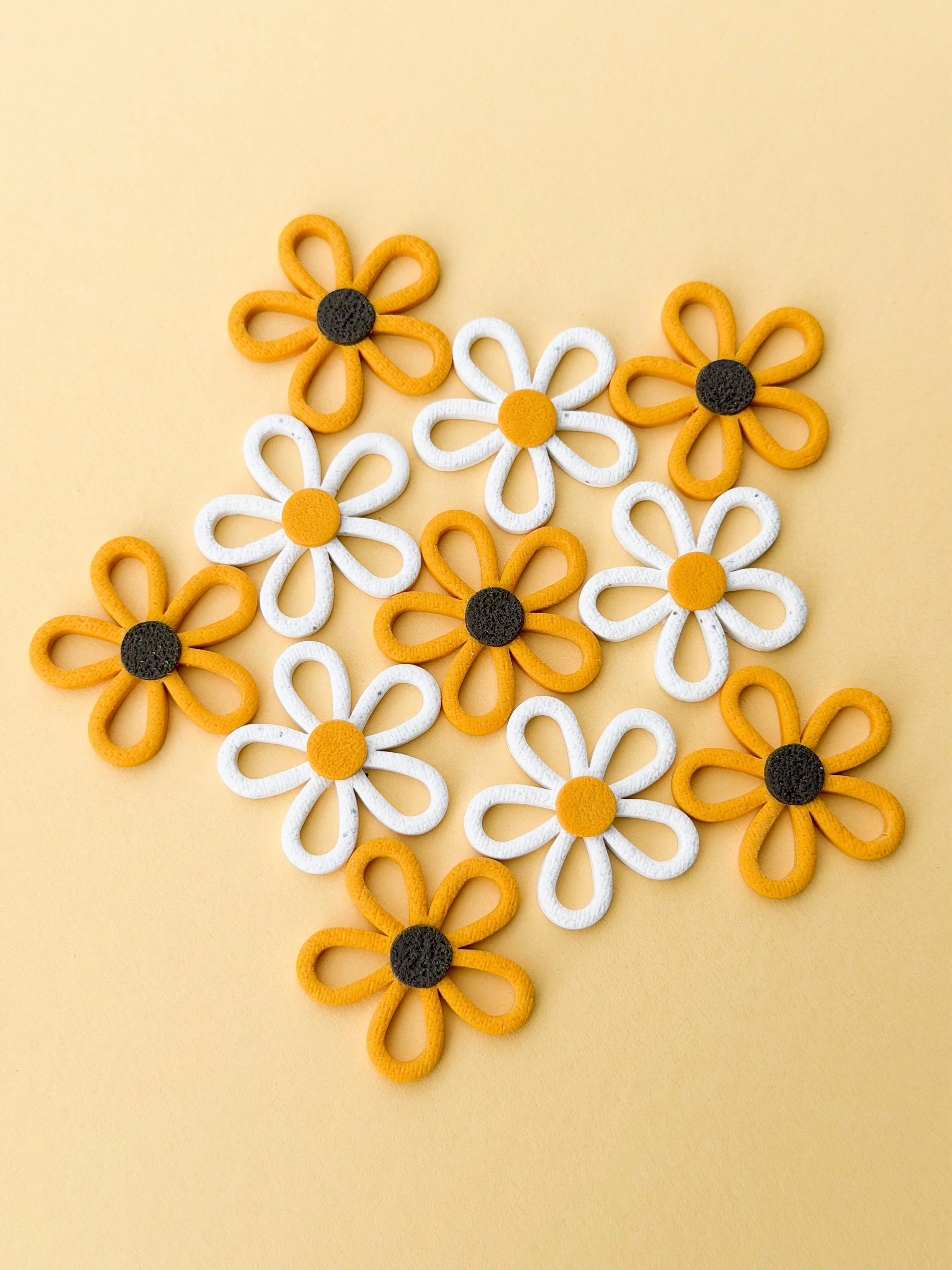🤍🌼💛

New florals coming to the website May 4th! 

Stay tuned to see all the new styles 😍

.
.
.
.
.
.
#alabasterandivy #floralcollection #polymerclayjewelry #clayartist #shuswapshoplocal