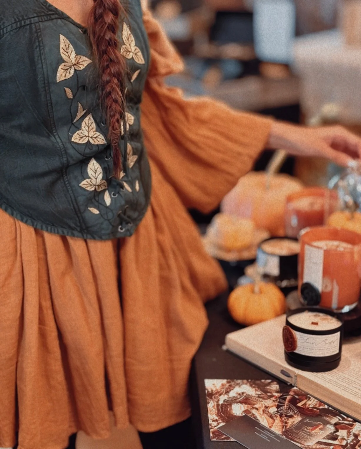 Behind the scenes at the Hope Harvest Festival 🖤 markets are always a labor of love—resulting in dark under-eye circles, broken nails, a fine layer of dust on every inch of skin, and general dishevelment—but are very much worth it in the