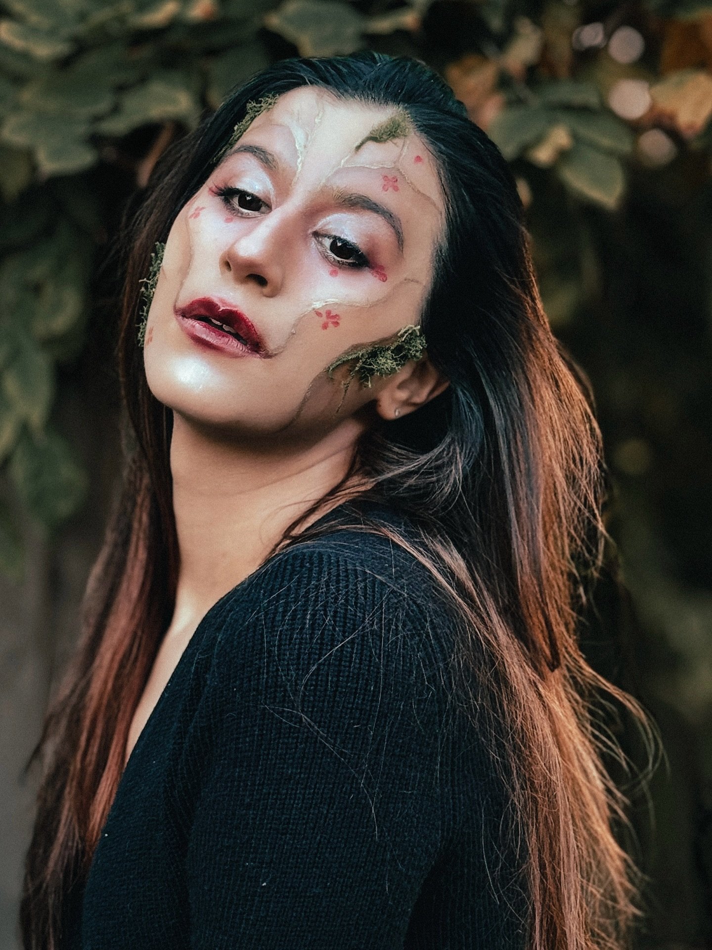 Kintsugi Demoness from Another World
🥀
I wanted to take an almost folkloric angle for my look for Halloween&mdash;and blend that with a bit of a sci-fi lean for @kaleidosmakeup &lsquo;alien glow&rsquo; contest! My hope is that the Japanese custom of