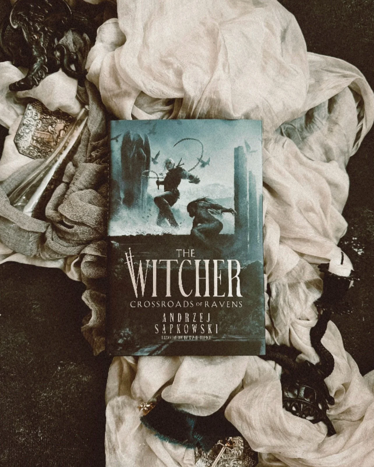 The @thebrokennbinding edition of Crossroads of Ravens 🐦&zwj;⬛