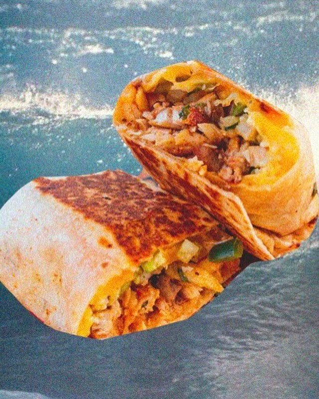 Channeling Southern California with our surfer burritos 💆 Secret ingredient: crispy french fries!!!