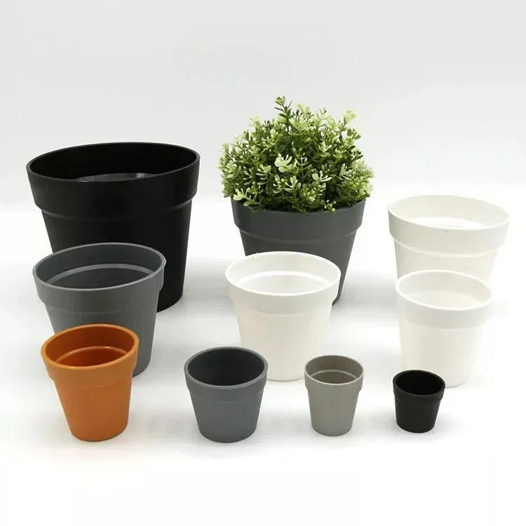 classic-plastic-pot-679811.webp