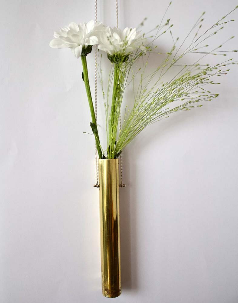  Tina Domeij: ”Vandrande blommor”. Mässing och silver. Foto: Tina Domeij. 