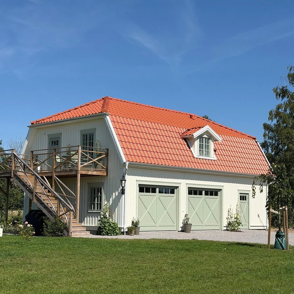 Garage med vackra garageportar