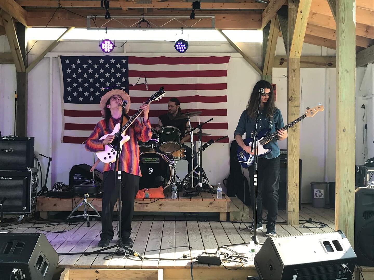 Summer 👏🏼 starts 👏🏼 now 👏🏼

Kick off #memorialdayweekend at The Arnold House Barn &amp; Greenhouse Friday May 27th from 6-10pm with live music by @theelectricchords 8-10pm. Snacks &amp; bar available. No cover! 

Photo by @theelectricchords