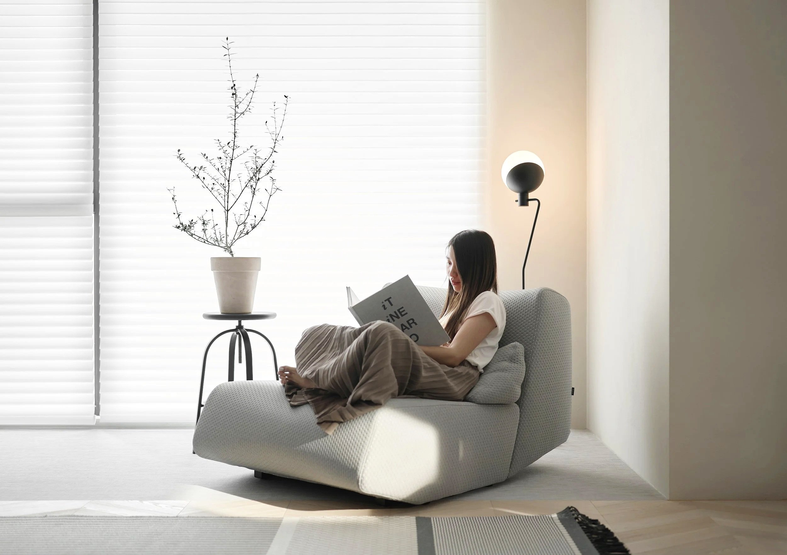 Prostoria_Absent_armchair_786_786.jpg