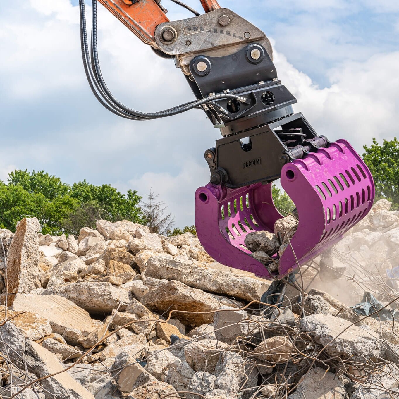 Tobin Plant are delighted that we are the Eastern dealer for Prodem attachments! Which include breakers, selector grabs, pulverisers, shears and compactor heads. These products are extensively used throughout the demolition and waste industry. Book i
