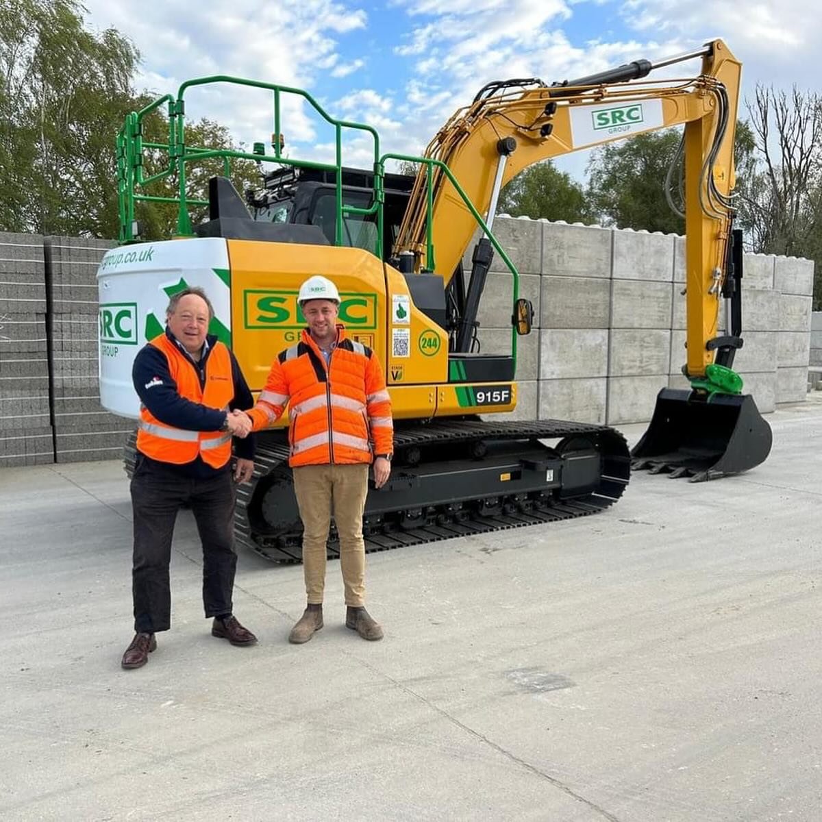 Tobin Plant Ltd/ LiuGong Machinery UK are proud to have supplied a new LiuGong 915F DM, 16 tonne excavator to SRC today. Thank you for your valued order Ollie and Brett, it has been 6 years now that we have supplied @_srcgroup_ with LiuGong equipment