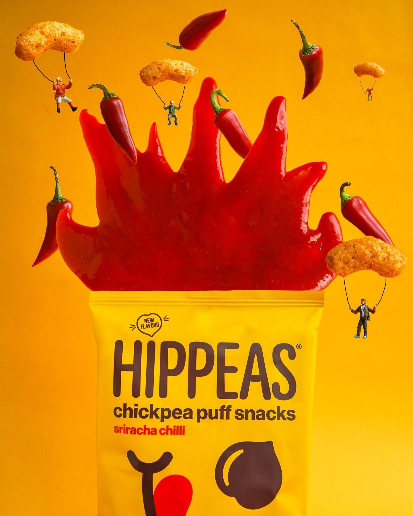 🌶️LTP x HIPPEAS🌶️
.
.
.
I got the chance to work with @hippeas_snacks_uk on a scene for their Sriracha Chilli Puffs! 
I love how the final photo came out, the Little People using the Puffs as parachutes escaping from the Sriracha Chilli explosion.
