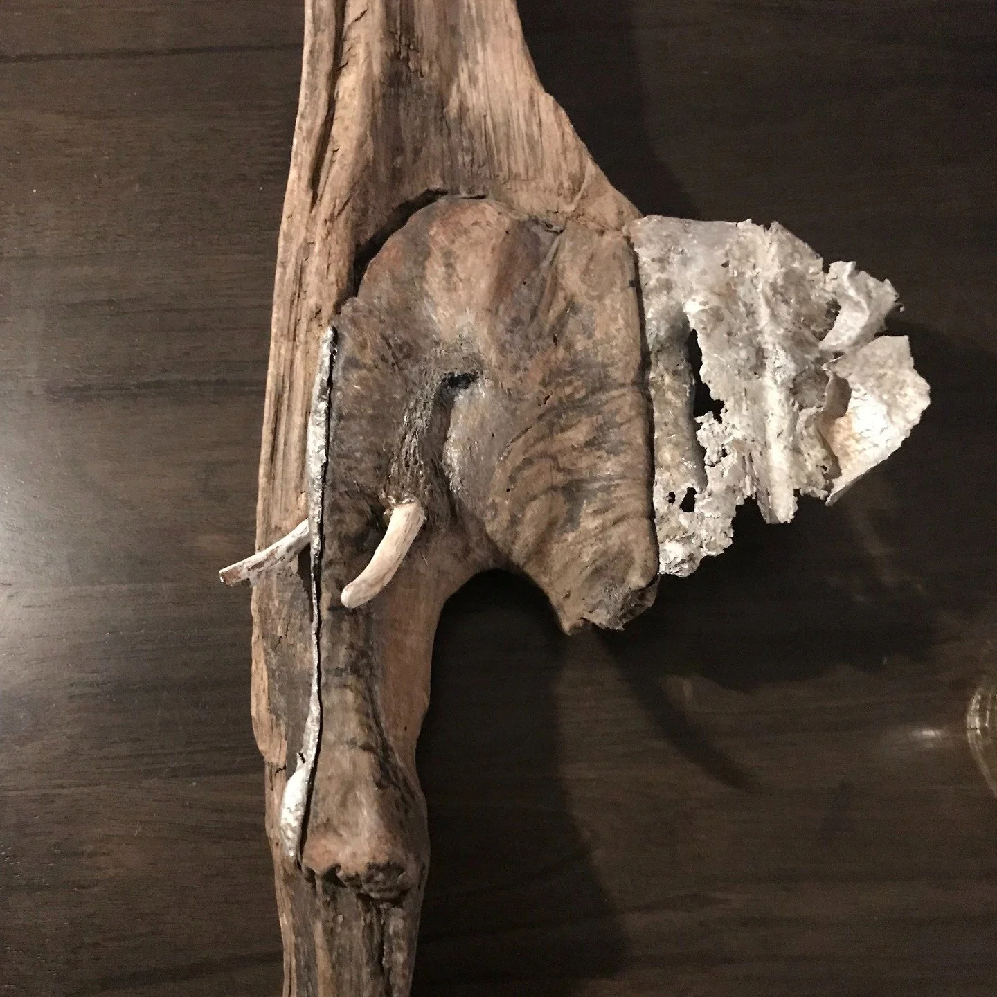 Piece Animouk &eacute;l&eacute;phant en progression ! je l ai repris car elle n &eacute;tais pas a mon gout !! faut croire que l art es toujours en &eacute;volution !
#animouks #bludogartgallery #fineart