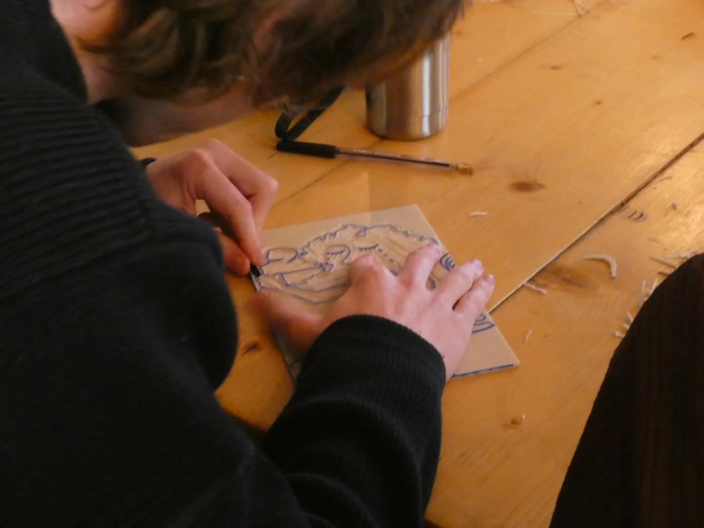 BTS of a Lino Printing & Archive Building Workshop I facilitated inspired by the National Gallery Archives & the incredible Laundry Strikes of 1945, an all women picket line that won 2 weeks paid holiday to workers all over Ireland.
We tend
