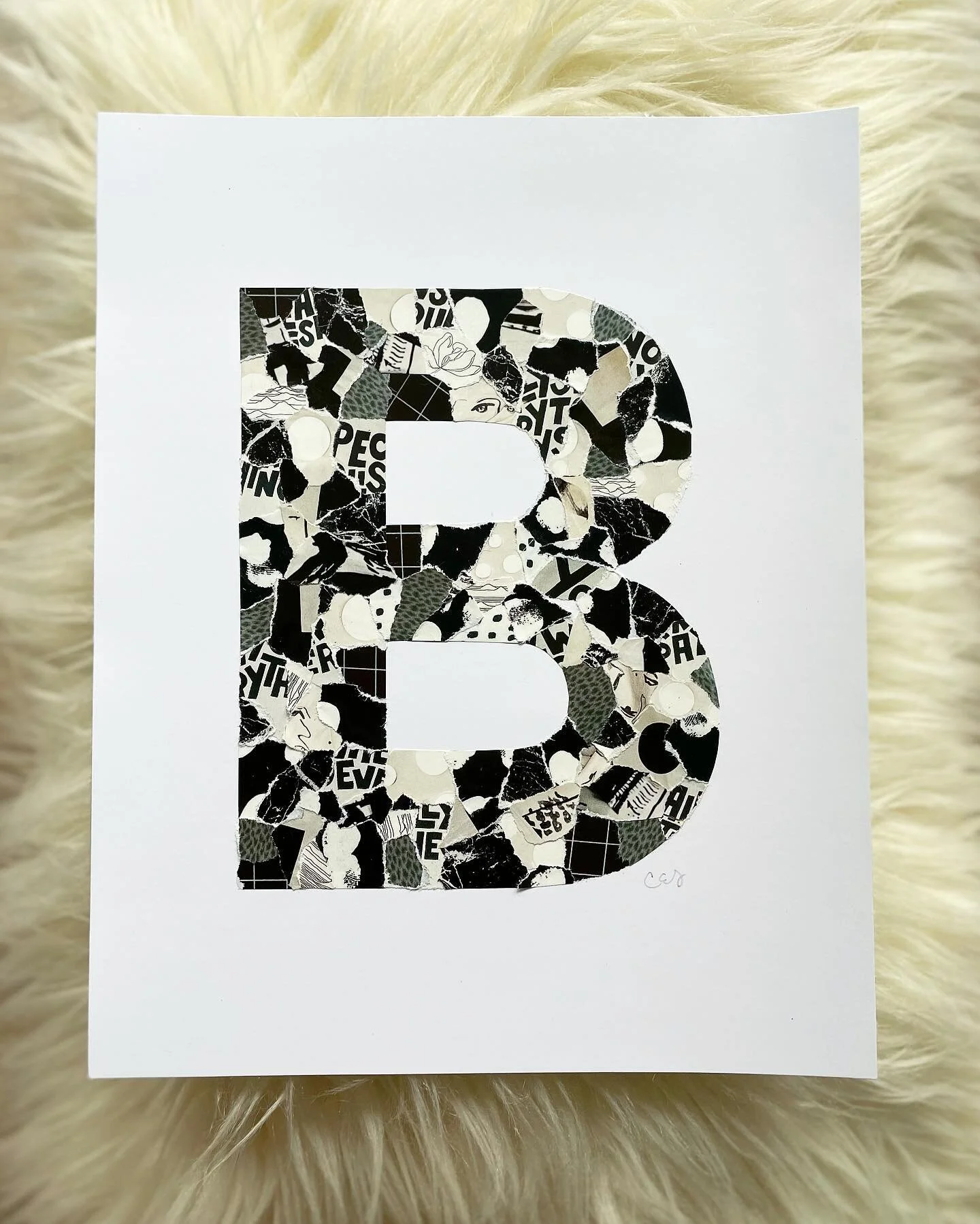 A modern and marbled &ldquo;B&rdquo; for Brandstetter given as a wedding gift this past weekend! I&rsquo;ve had this color palette and paper ripped for MONTHS preparing for my cousin&rsquo;s wedding to his middle school sweetheart 🥹🤍 Peep the buffa