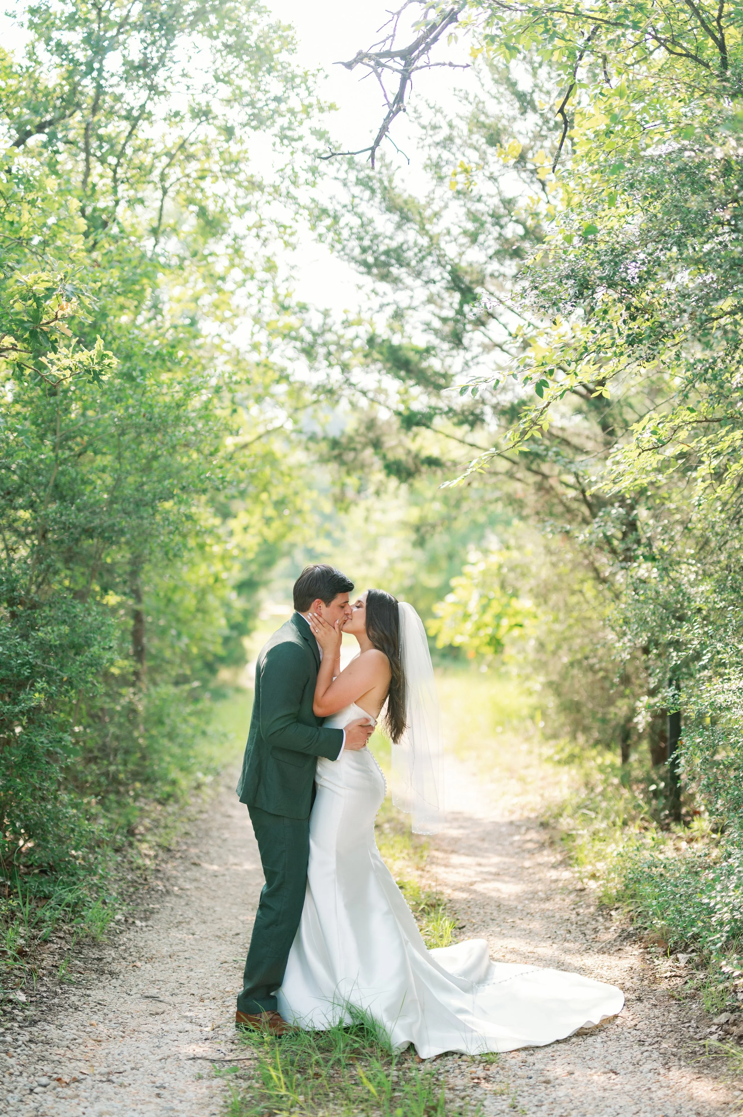 Romantic newlywed photo spots at Inn at Quarry Ridge in Texas