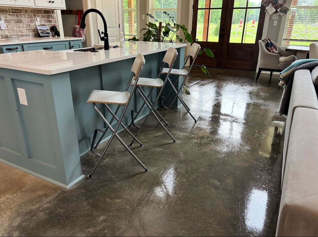 Your neighbors are already booked.
Your baseboards are judging you.
Let&rsquo;s fix that. 💅
Now taking new clients in DeSoto County &mdash; message us before we fill up again! #desoto #housekeeping #local #cleaning #hernando #southaven #olivebranch 