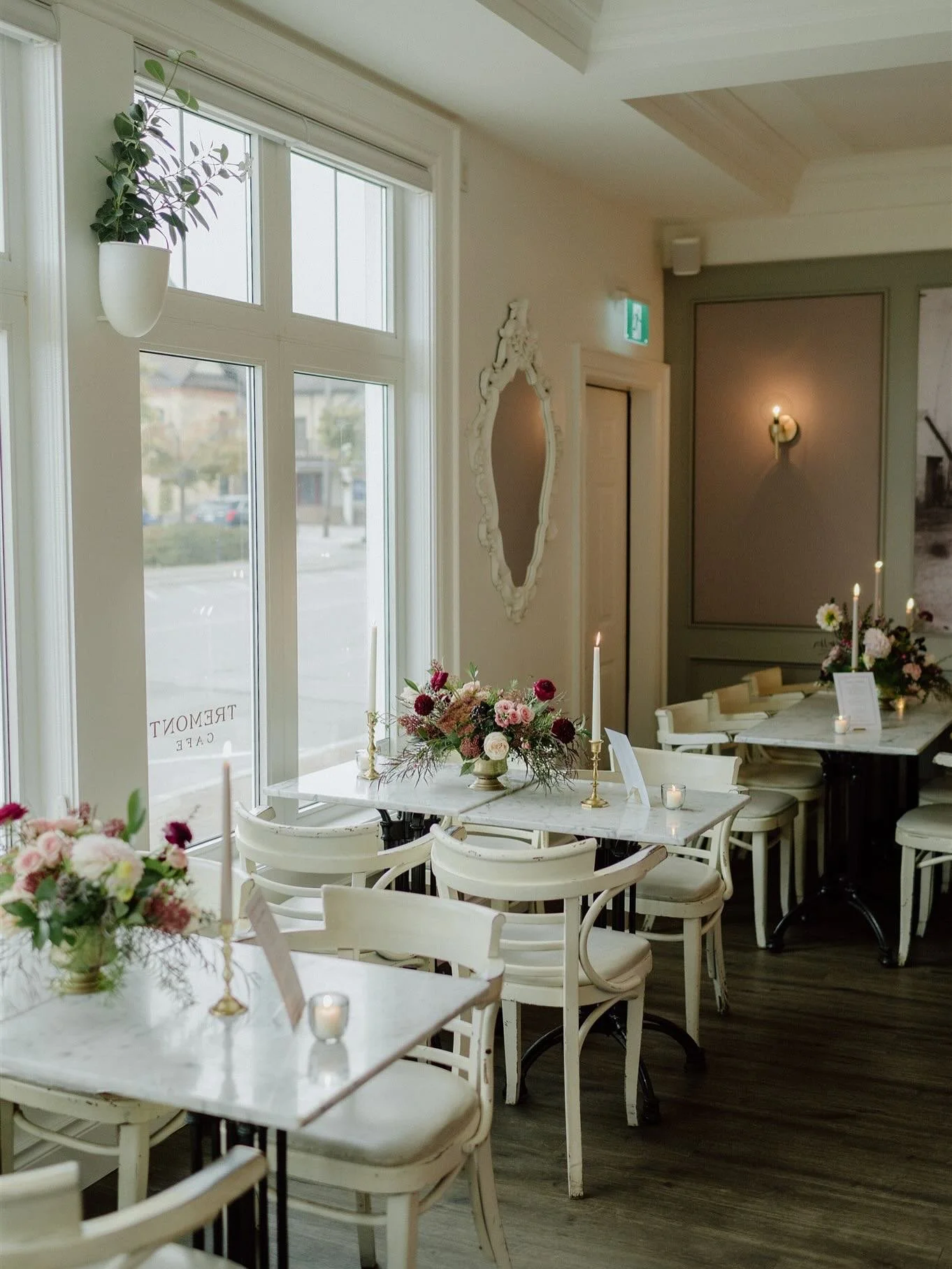 I’ll always have a soft spot for restaurant weddings. The intimacy and genuine connection that comes from being in a room with your nearest and dearest.
Captured by the talented @kendraruthphoto 
•
•
•
•
•
#restaurantw