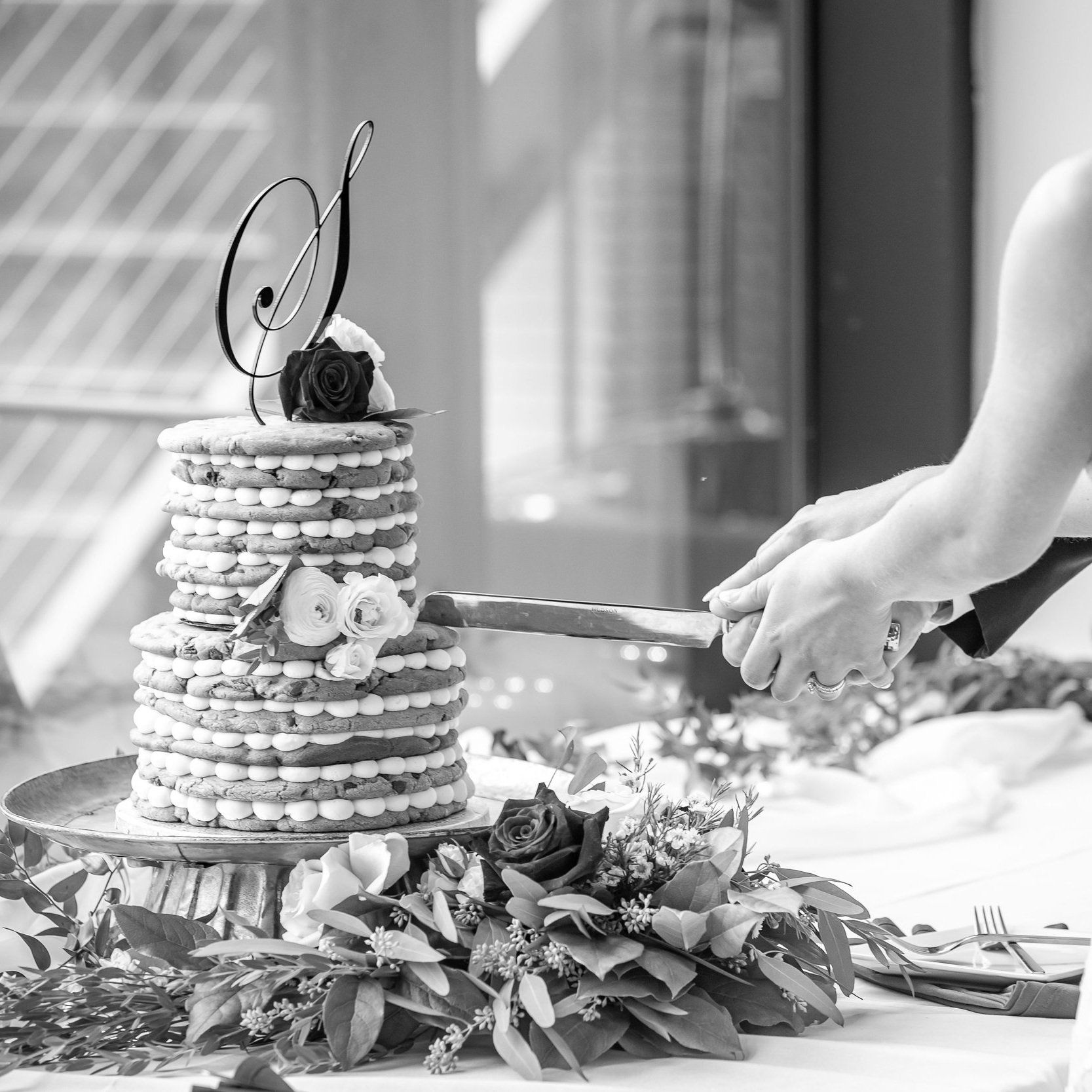 Heather+Bellini+Photography+Cake+Cutting.jpg