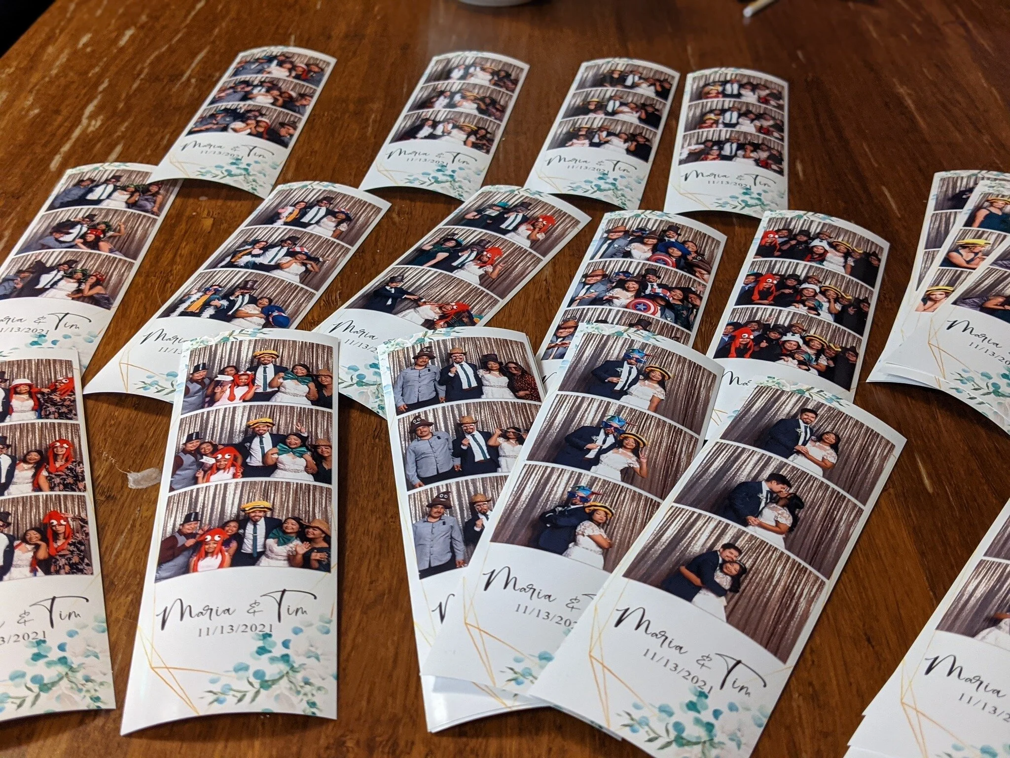 Looking for the perfect wedding favor for your guests? 🎞📸 Look no further! Our photo booth prints are a great gift that your guests will treasure for years to come! Make your wedding unforgettable with Flashback Photobooth! 🍾💍
.
.
.
#okcphotoboot