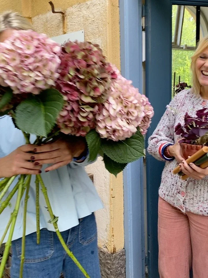 K&auml;ra Kunder! 🤎 

Hoppas sommaren varit fin. Vi ser fram emot en h&auml;rlig h&ouml;st i Orangeriet. 🍂 N&auml;sta vecka &ouml;ppnar vi igen. Det kommer att finnas fina erbjudanden i butiken, lite h&ouml;stnyheter fr&aring;n Formex och h&auml;rl