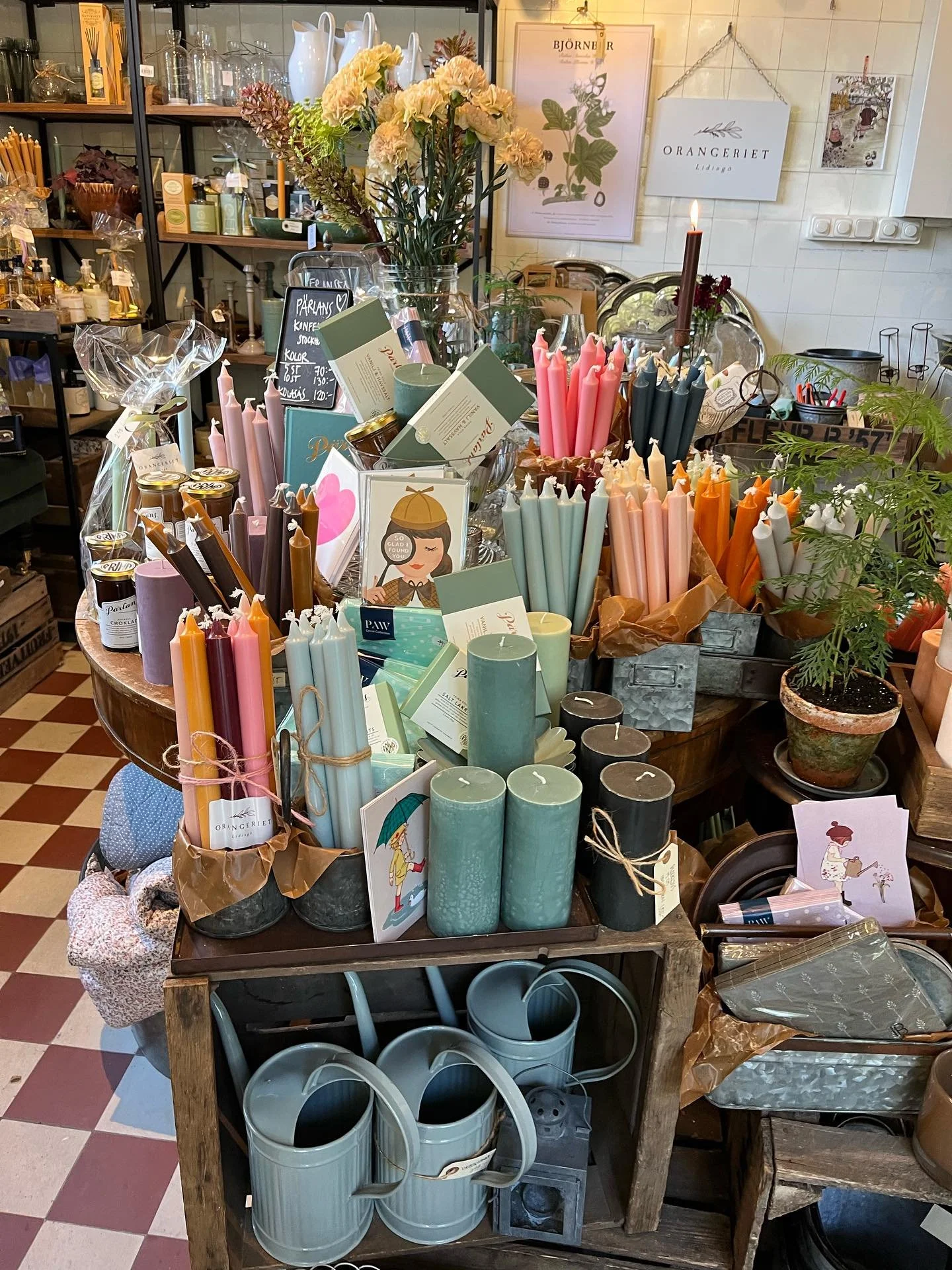 K&auml;ra Kunder! 🤎 

Varmt v&auml;lkomna f&ouml;rbi Orangeriet i helgen. &Ouml;ppet fredag kl.12-18 och  l&ouml;rdag kl.11-15. Hoppas att vi ses! 

/ Kajsa &amp; Sara 🍂🤎🍂🤎🍂